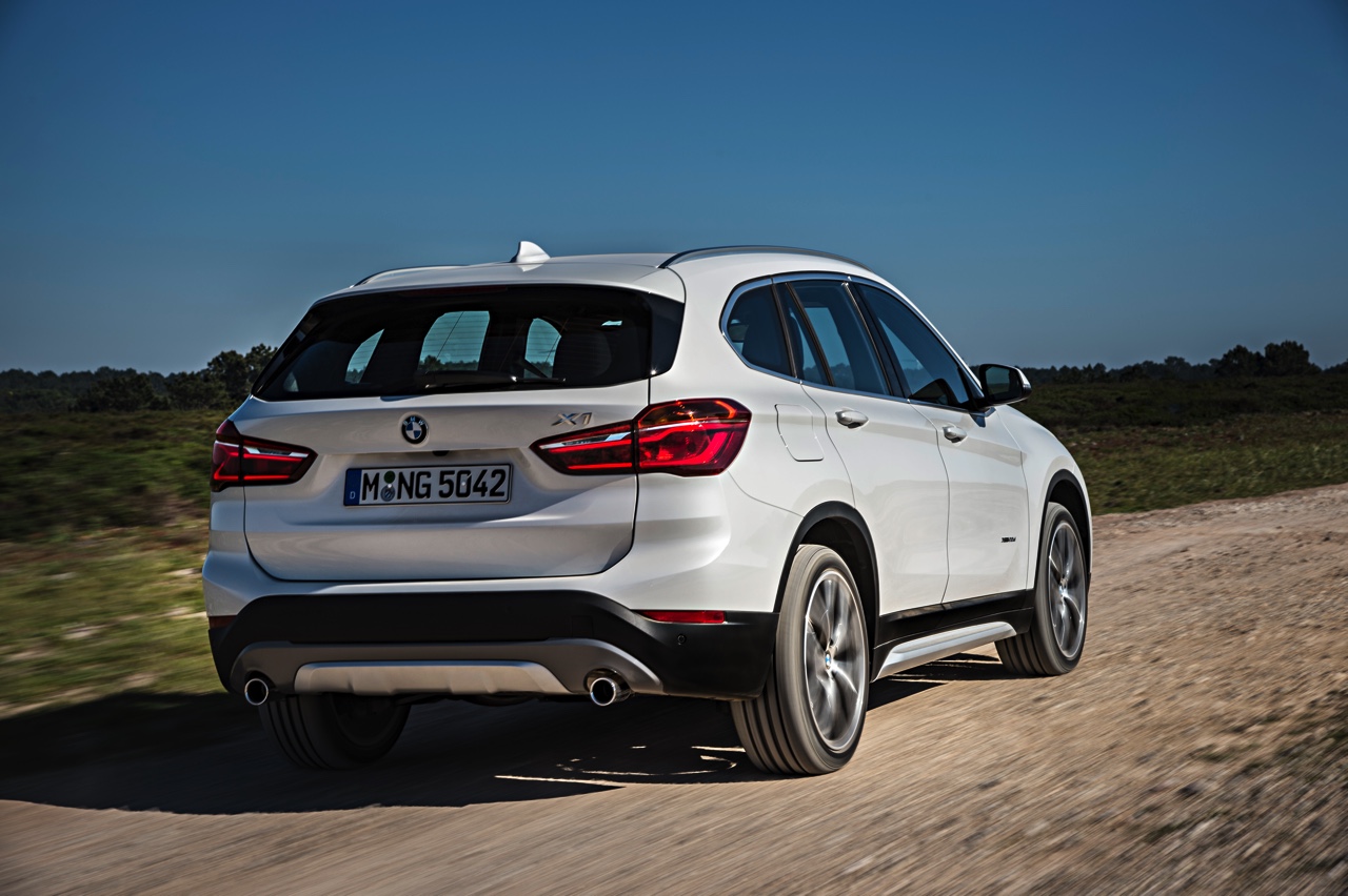 De nieuwe BMW X1 is digitaal onthuld en komt eind oktober 2015 naar Nederland. Hij transformeert tot SUV met stoerdere looks, voor- of vierwielaandrijving en 20% bijtelling als diesel.