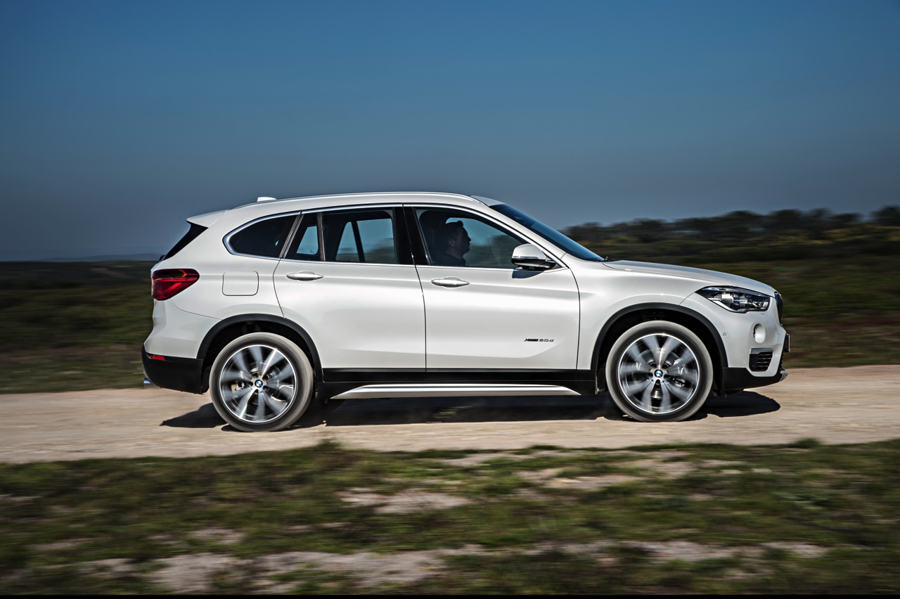 De nieuwe BMW X1 is digitaal onthuld en komt eind oktober 2015 naar Nederland. Hij transformeert tot SUV met stoerdere looks, voor- of vierwielaandrijving en 20% bijtelling als diesel.