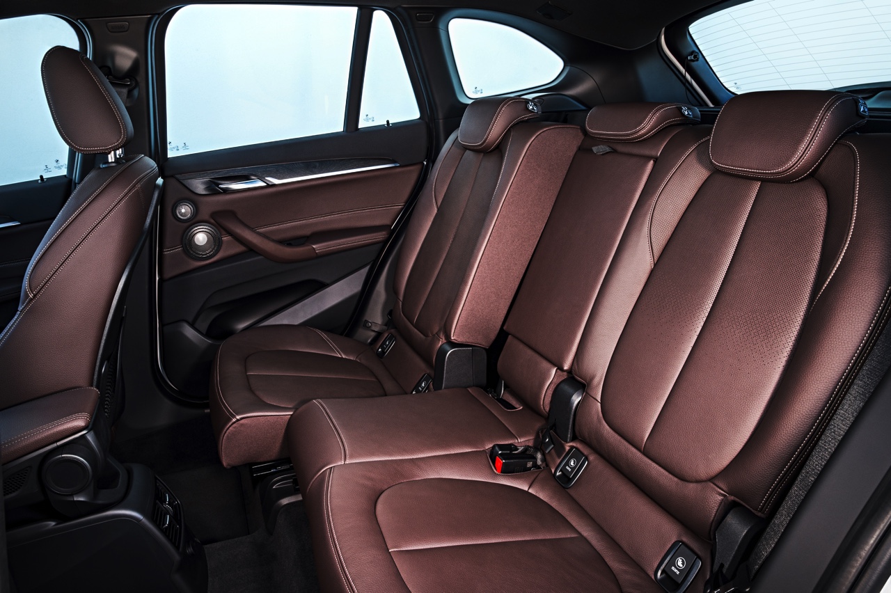 De nieuwe BMW X1 is digitaal onthuld en komt eind oktober 2015 naar Nederland. Hij transformeert tot SUV met stoerdere looks, voor- of vierwielaandrijving en 20% bijtelling als diesel.