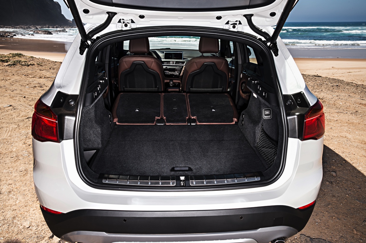 De nieuwe BMW X1 is digitaal onthuld en komt eind oktober 2015 naar Nederland. Hij transformeert tot SUV met stoerdere looks, voor- of vierwielaandrijving en 20% bijtelling als diesel.