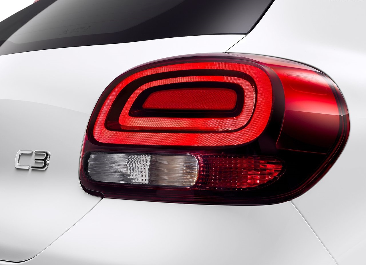 Citron gaat weer op de eigenzinnige toer. Na de C4 Cactus is ook de nieuwe Citron C3 daar een voorbeeld van. Is hij echt zo comfortabel als wordt beloofd? AutoVandaag deed een rijtest.