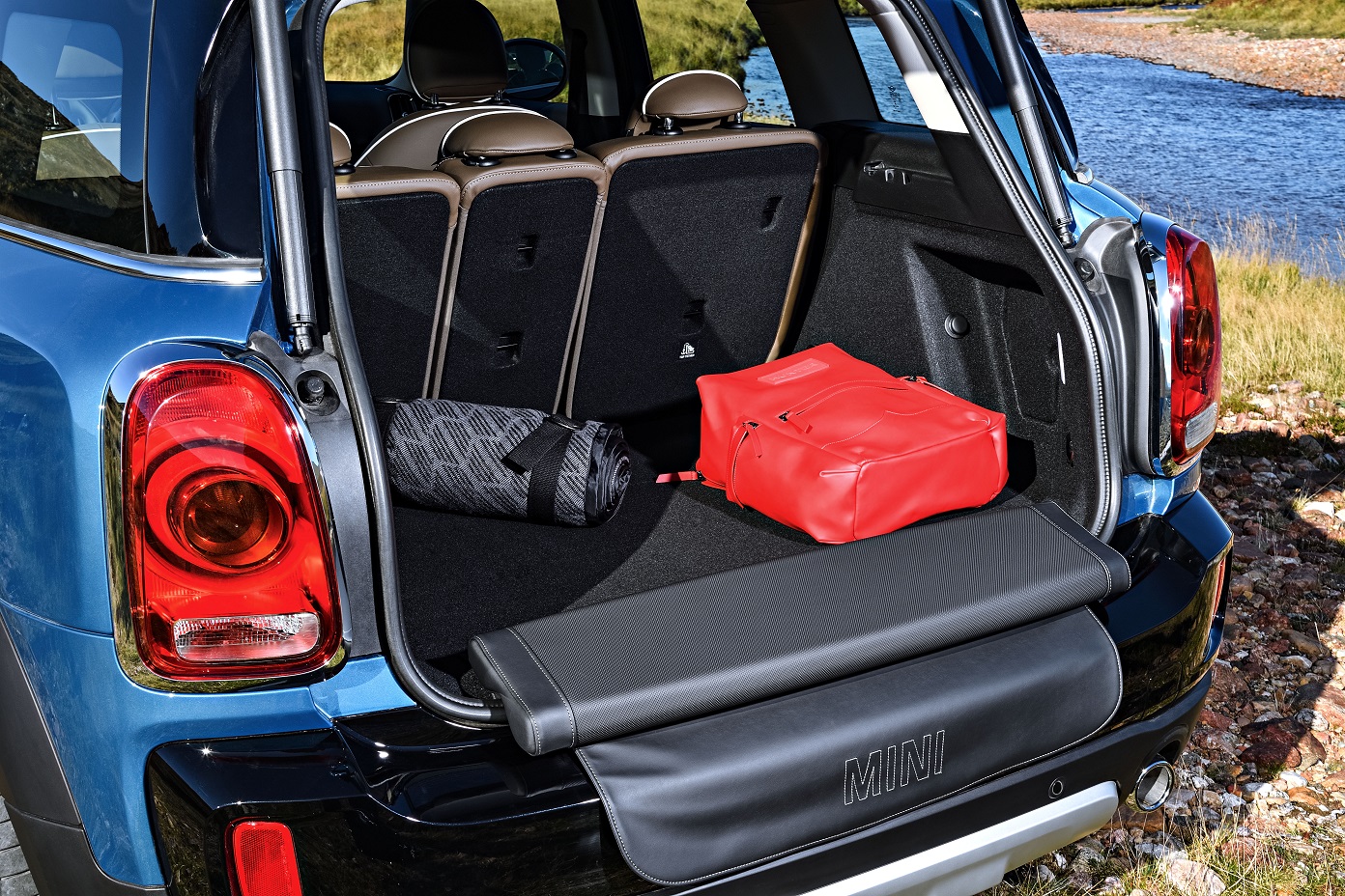 De nieuwe Mini Countryman werd gisteren gepresenteerd. Vandaag zetten we op een rijtje wat je echt over de auto moet of wilt weten.