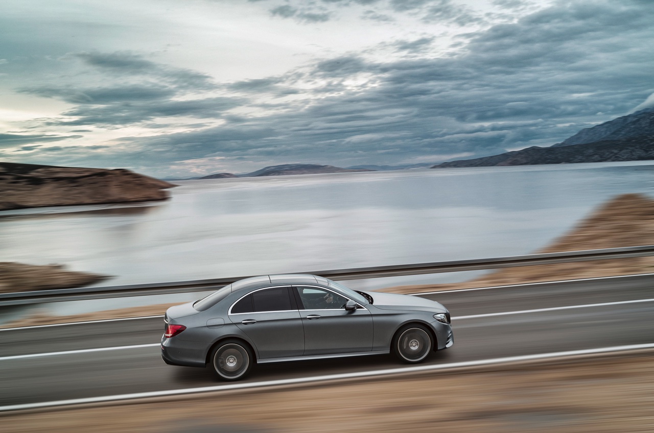 Alles over de nieuwe Mercedes-Benz E-Klasse bij zijn onthulling in Detroit. Lees hier wat de nieuwe E-Klasse de slimste zakenlimousine in zijn klasse maakt. In 2016 als E 350e plug-in hybride.