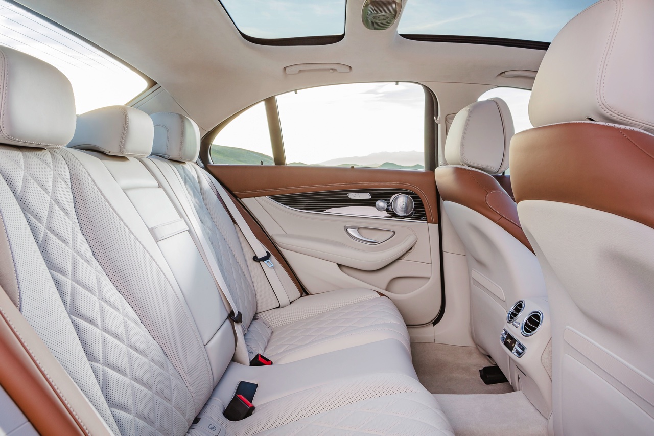 Alles over de nieuwe Mercedes-Benz E-Klasse bij zijn onthulling in Detroit. Lees hier wat de nieuwe E-Klasse de slimste zakenlimousine in zijn klasse maakt. In 2016 als E 350e plug-in hybride.