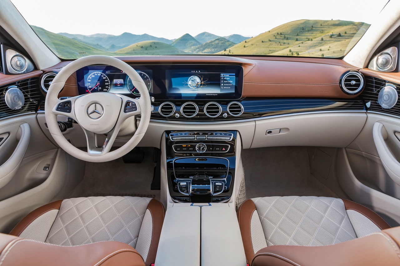 Alles over de nieuwe Mercedes-Benz E-Klasse bij zijn onthulling in Detroit. Lees hier wat de nieuwe E-Klasse de slimste zakenlimousine in zijn klasse maakt. In 2016 als E 350e plug-in hybride.