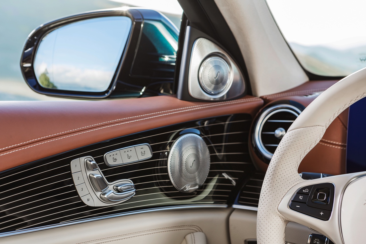 Alles over de nieuwe Mercedes-Benz E-Klasse bij zijn onthulling in Detroit. Lees hier wat de nieuwe E-Klasse de slimste zakenlimousine in zijn klasse maakt. In 2016 als E 350e plug-in hybride.