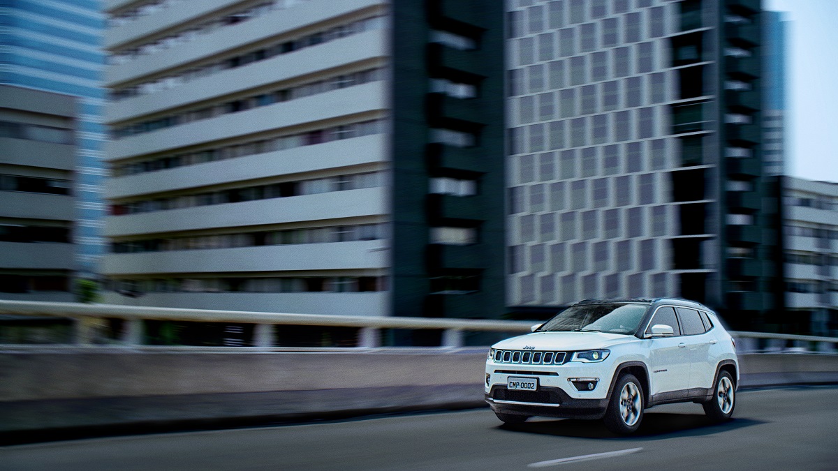 Nadat hij vorige week betrapt was tijdens een officile fotoshoot, komt Jeep nu zelf met beeld en informatie over de nieuwe 2017 Jeep Compass.