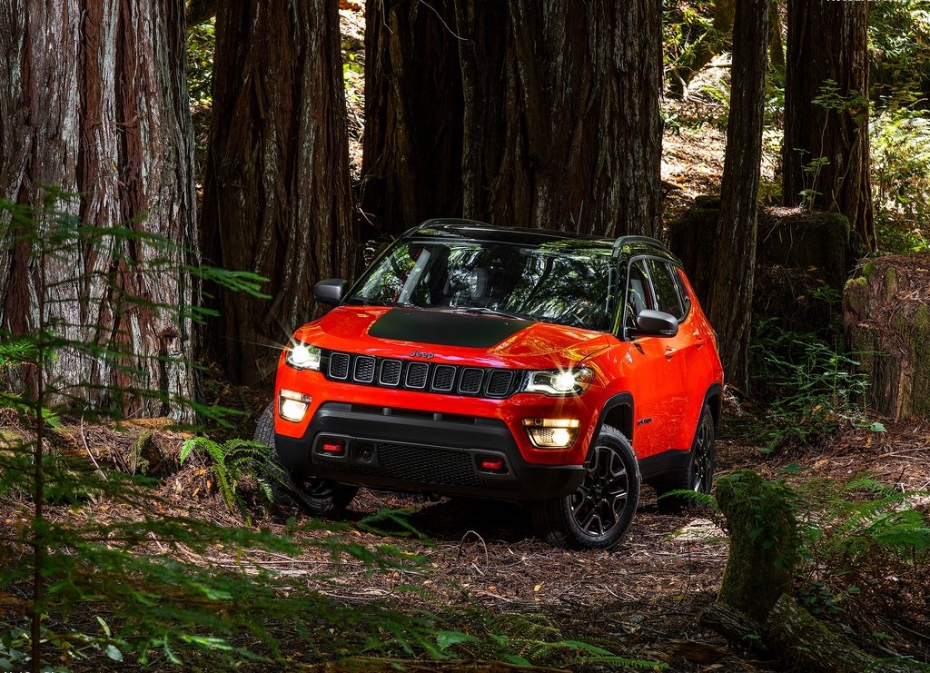 Nadat hij vorige week betrapt was tijdens een officile fotoshoot, komt Jeep nu zelf met beeld en informatie over de nieuwe 2017 Jeep Compass.