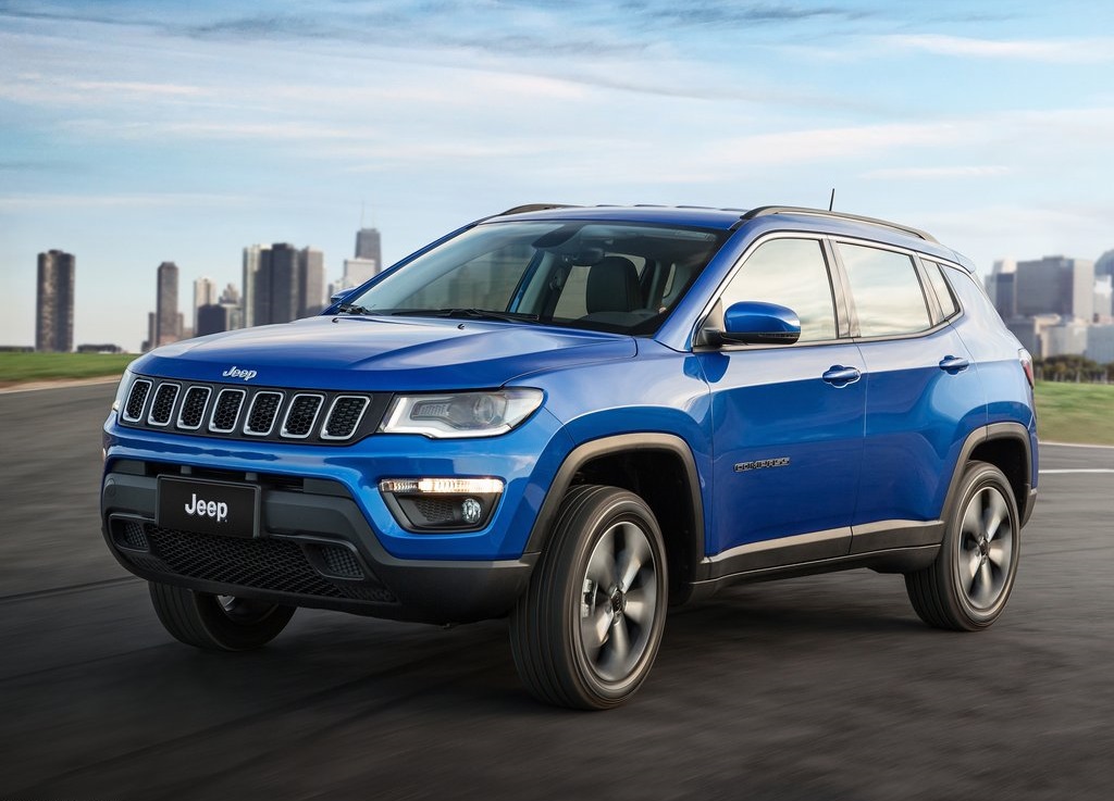 Nadat hij vorige week betrapt was tijdens een officile fotoshoot, komt Jeep nu zelf met beeld en informatie over de nieuwe 2017 Jeep Compass.