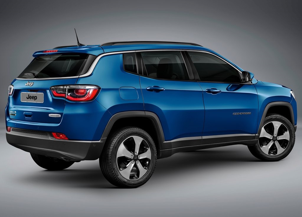 Nadat hij vorige week betrapt was tijdens een officile fotoshoot, komt Jeep nu zelf met beeld en informatie over de nieuwe 2017 Jeep Compass.