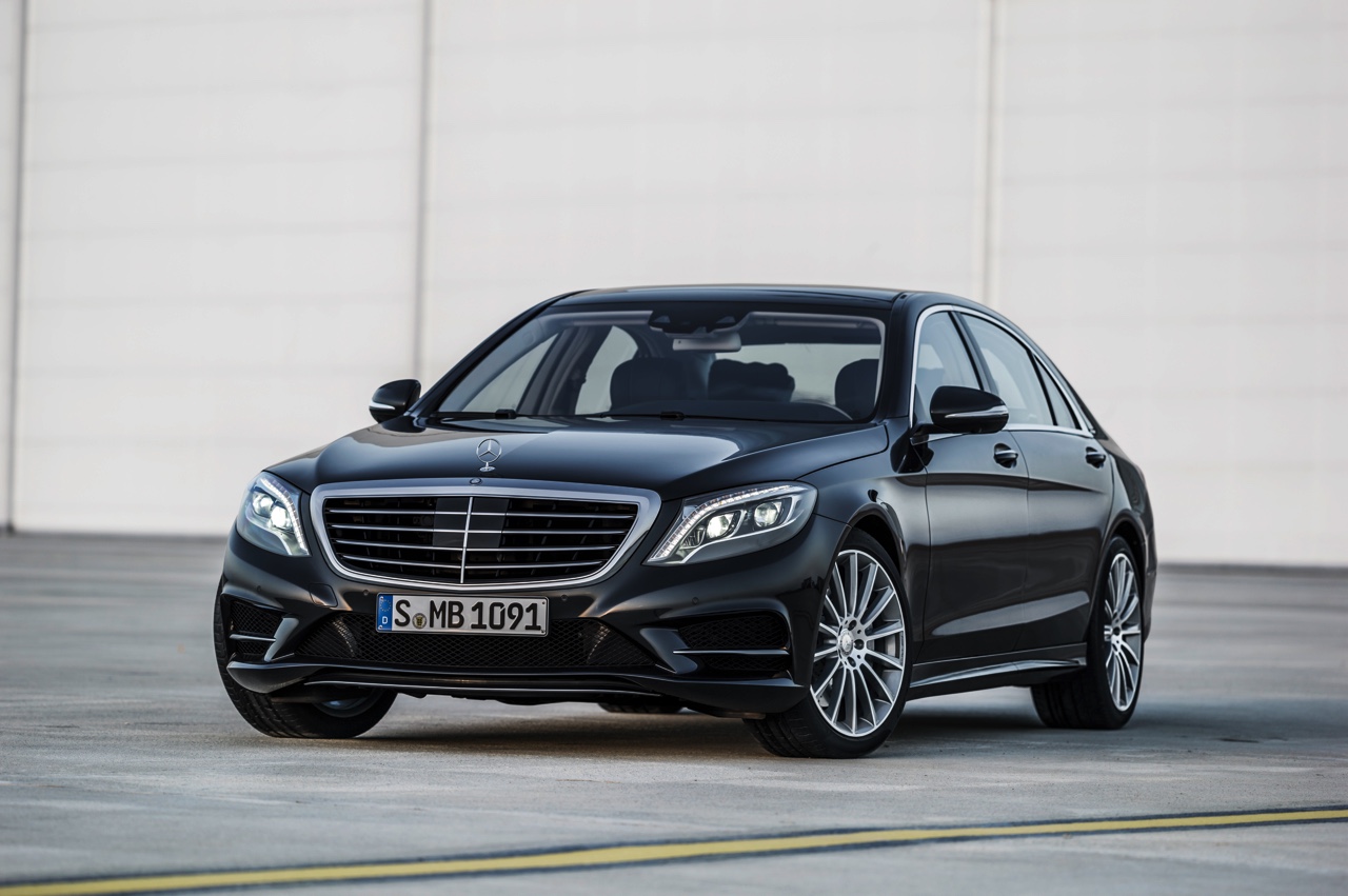 Mercedes-Benz laat de nieuwe E-Klasse W223 al uitlekken. Het model heeft veel weg van zijn grotere en kleinere broer, de S-Klasse en C-Klasse.
