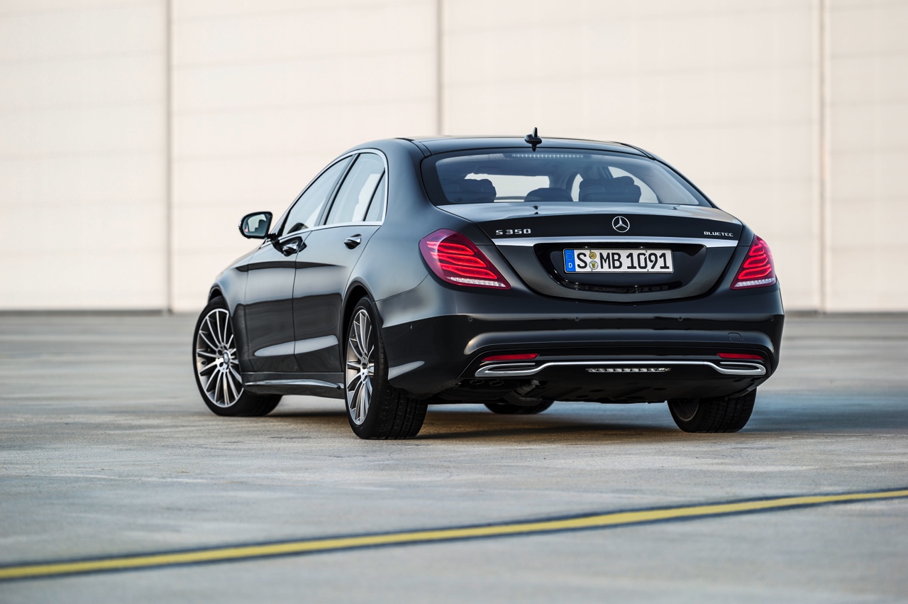 Mercedes-Benz laat de nieuwe E-Klasse W223 al uitlekken. Het model heeft veel weg van zijn grotere en kleinere broer, de S-Klasse en C-Klasse.