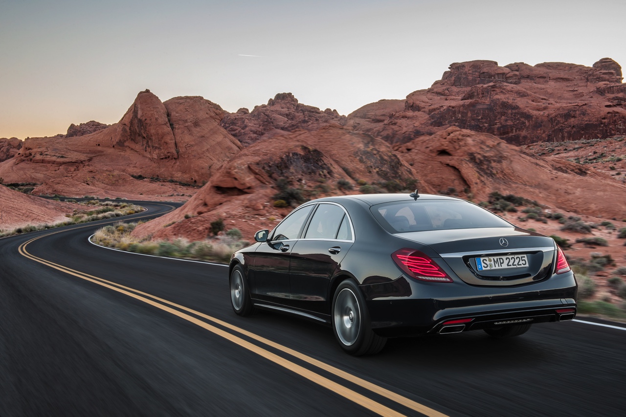 Mercedes-Benz laat de nieuwe E-Klasse W223 al uitlekken. Het model heeft veel weg van zijn grotere en kleinere broer, de S-Klasse en C-Klasse.