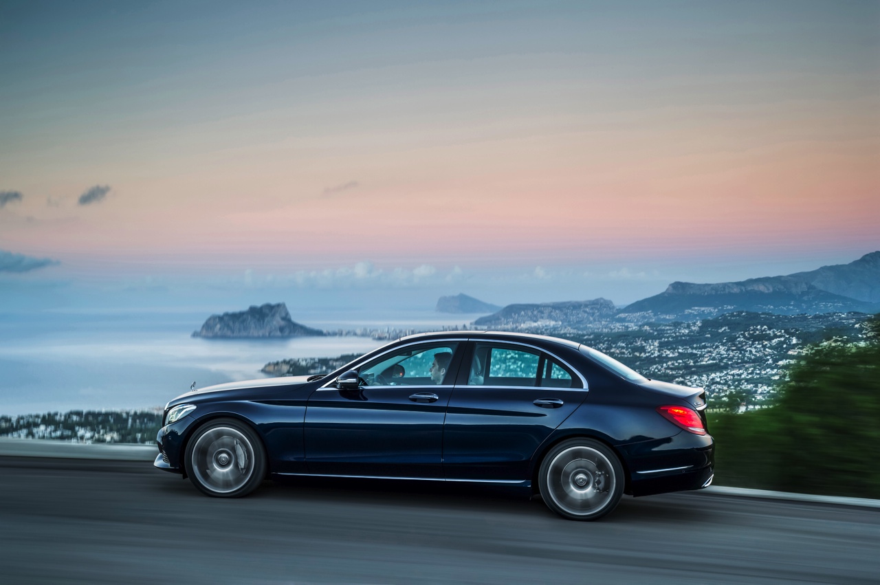 Mercedes-Benz laat de nieuwe E-Klasse W223 al uitlekken. Het model heeft veel weg van zijn grotere en kleinere broer, de S-Klasse en C-Klasse.