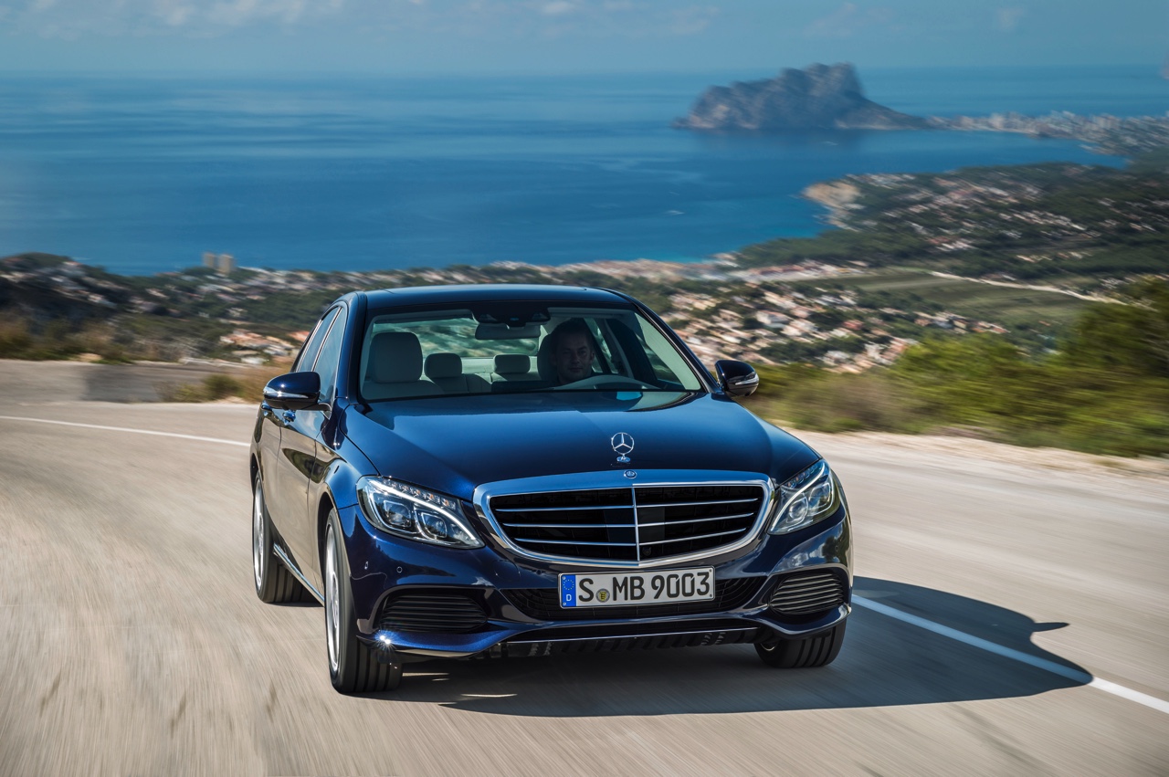 Mercedes-Benz laat de nieuwe E-Klasse W223 al uitlekken. Het model heeft veel weg van zijn grotere en kleinere broer, de S-Klasse en C-Klasse.