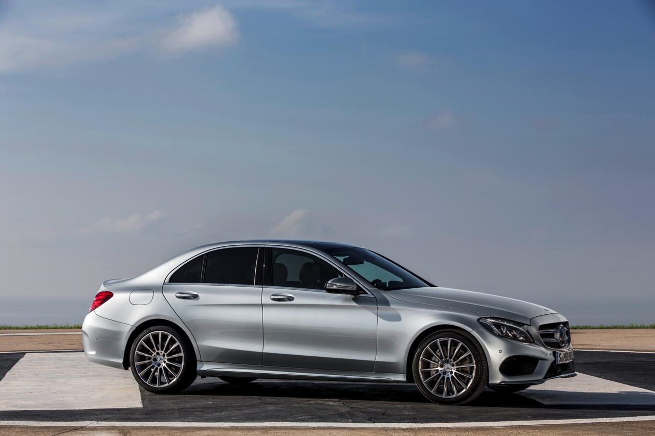 Mercedes-Benz laat de nieuwe E-Klasse W223 al uitlekken. Het model heeft veel weg van zijn grotere en kleinere broer, de S-Klasse en C-Klasse.