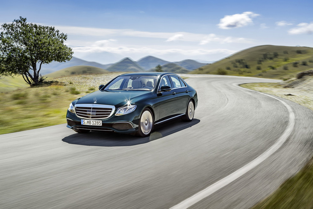 Mercedes-Benz laat de nieuwe E-Klasse W223 al uitlekken. Het model heeft veel weg van zijn grotere en kleinere broer, de S-Klasse en C-Klasse.