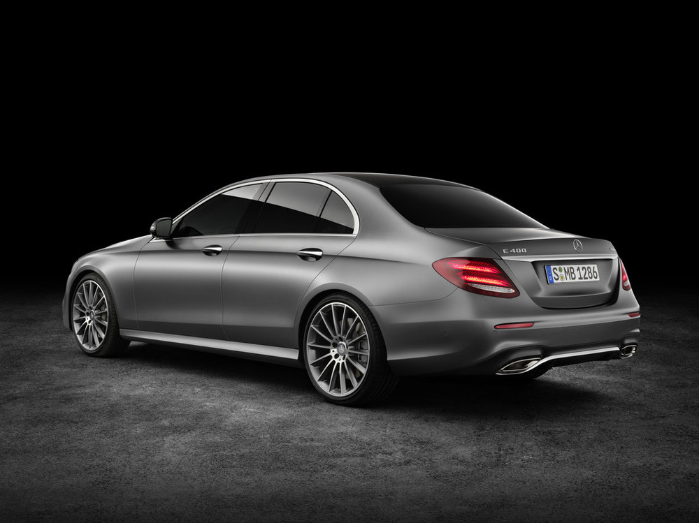 Mercedes-Benz laat de nieuwe E-Klasse W223 al uitlekken. Het model heeft veel weg van zijn grotere en kleinere broer, de S-Klasse en C-Klasse.