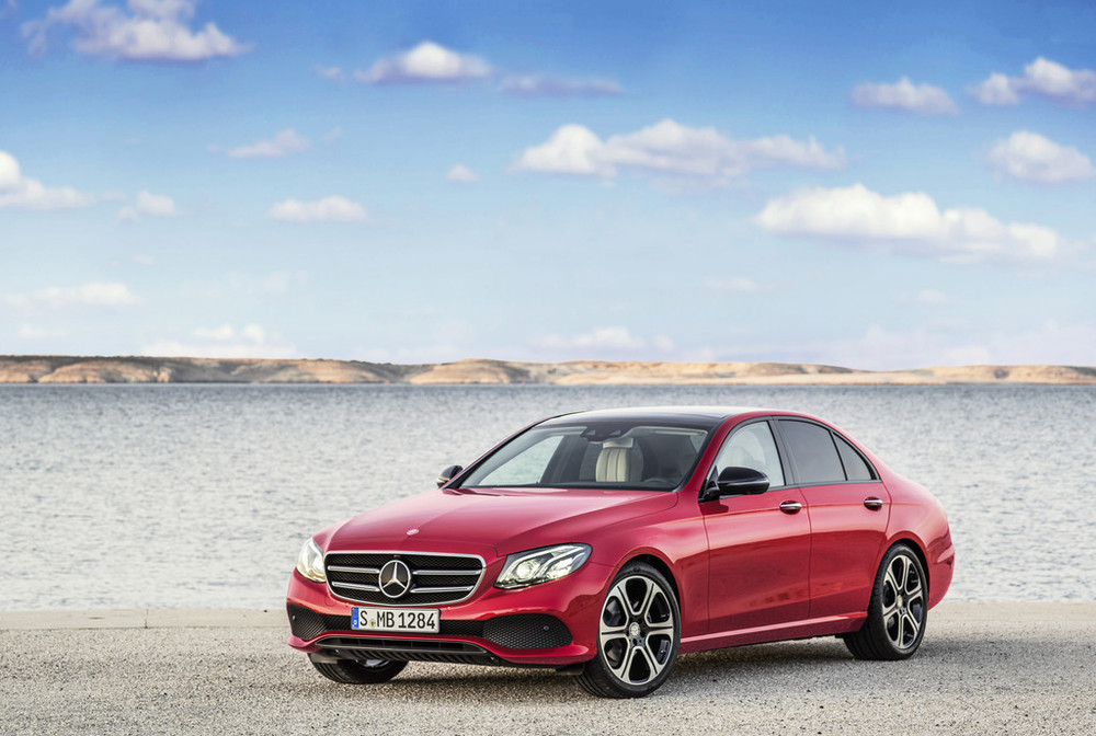 Mercedes-Benz laat de nieuwe E-Klasse W223 al uitlekken. Het model heeft veel weg van zijn grotere en kleinere broer, de S-Klasse en C-Klasse.