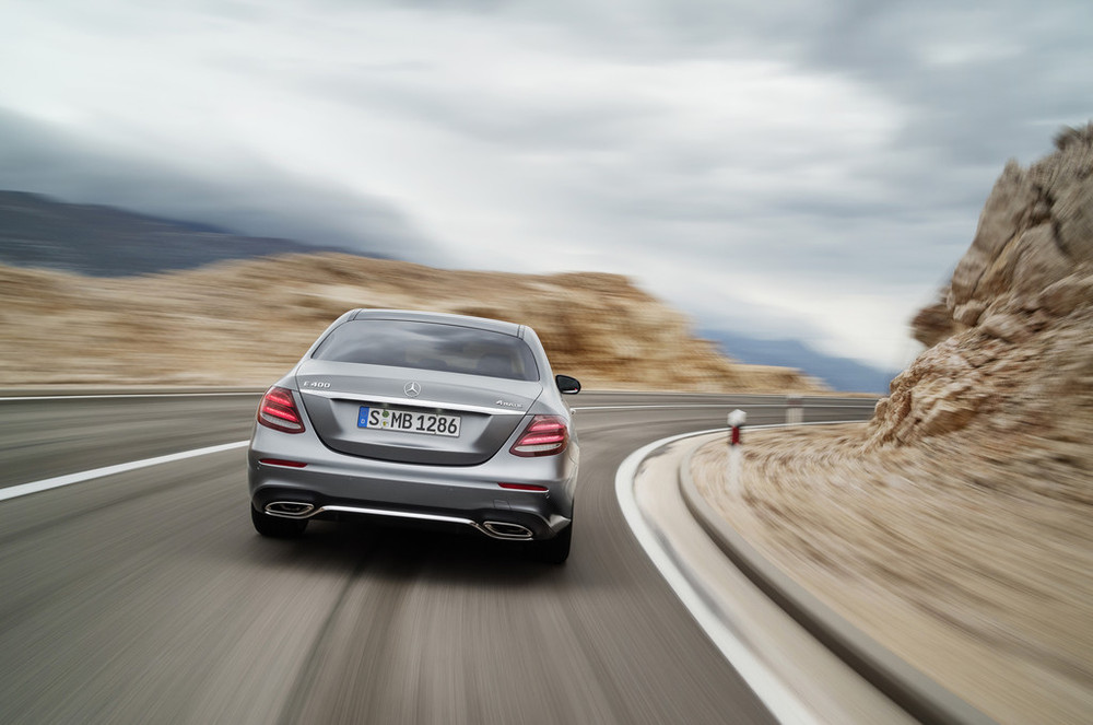 Mercedes-Benz laat de nieuwe E-Klasse W223 al uitlekken. Het model heeft veel weg van zijn grotere en kleinere broer, de S-Klasse en C-Klasse.