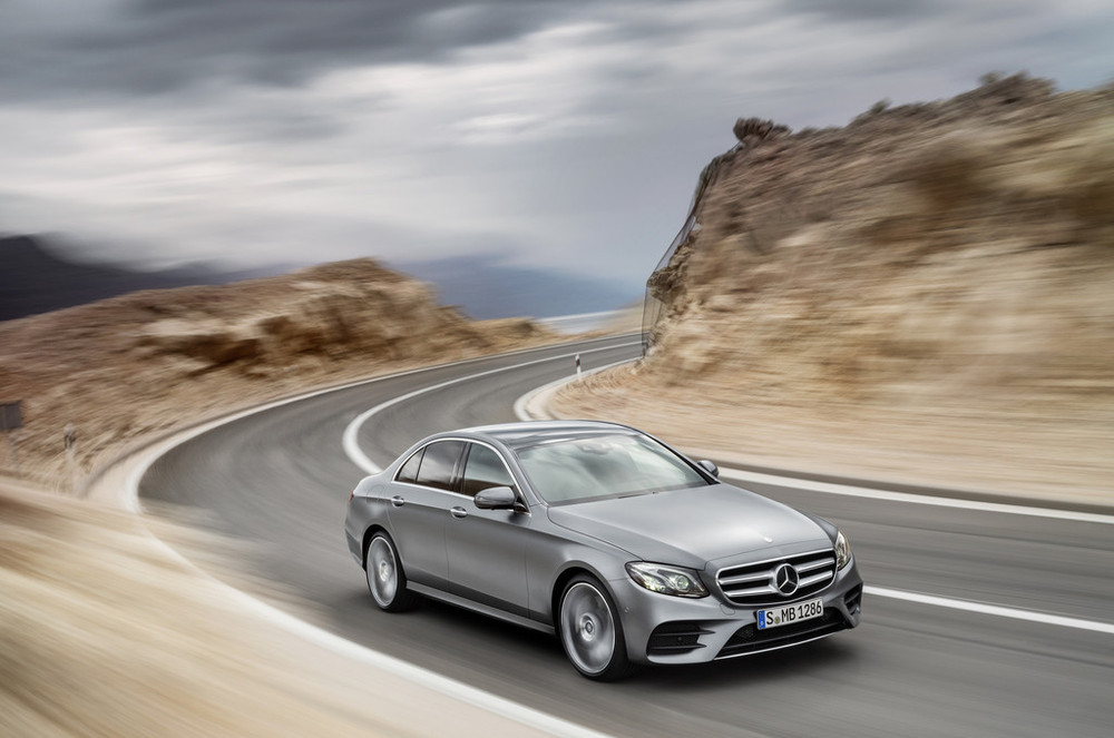Mercedes-Benz laat de nieuwe E-Klasse W223 al uitlekken. Het model heeft veel weg van zijn grotere en kleinere broer, de S-Klasse en C-Klasse.