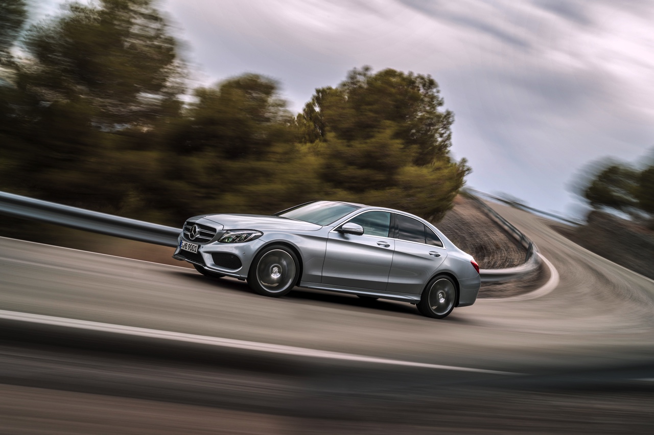 Mercedes-Benz laat de nieuwe E-Klasse W223 al uitlekken. Het model heeft veel weg van zijn grotere en kleinere broer, de S-Klasse en C-Klasse.