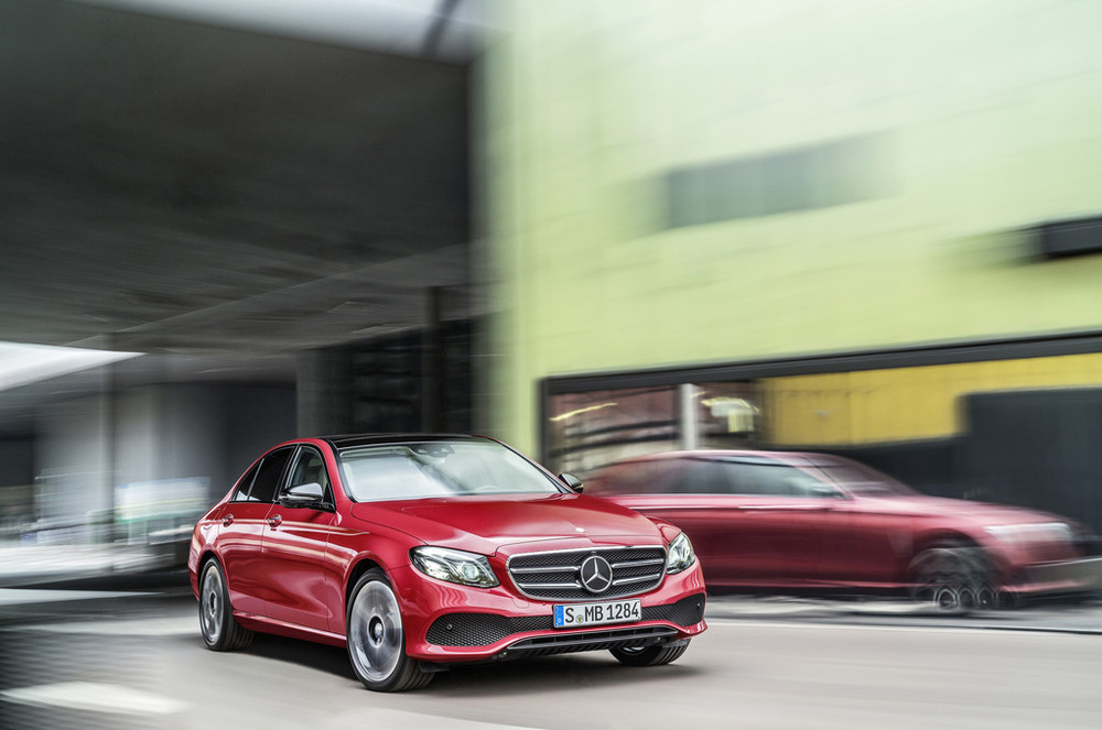 Mercedes-Benz laat de nieuwe E-Klasse W223 al uitlekken. Het model heeft veel weg van zijn grotere en kleinere broer, de S-Klasse en C-Klasse.