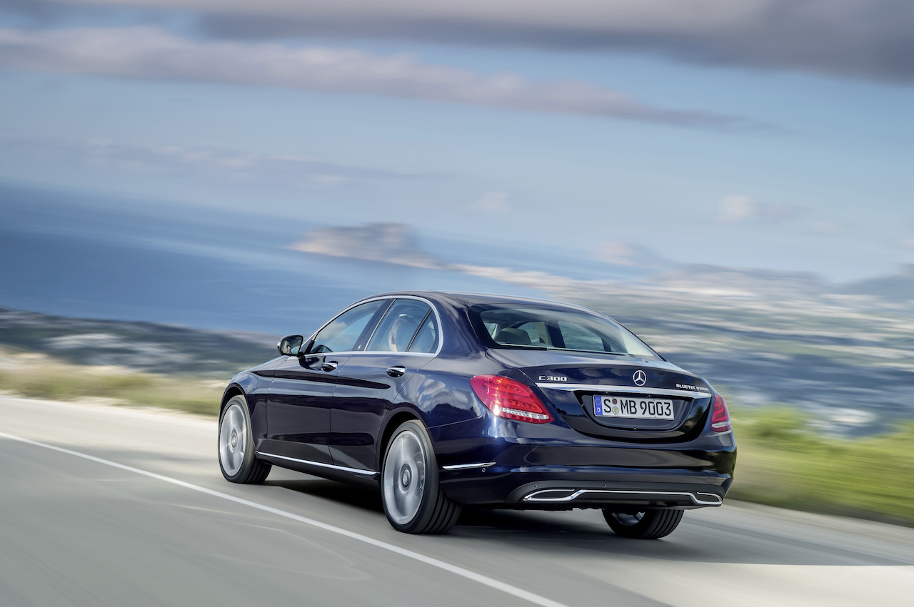 Mercedes-Benz laat de nieuwe E-Klasse W223 al uitlekken. Het model heeft veel weg van zijn grotere en kleinere broer, de S-Klasse en C-Klasse.