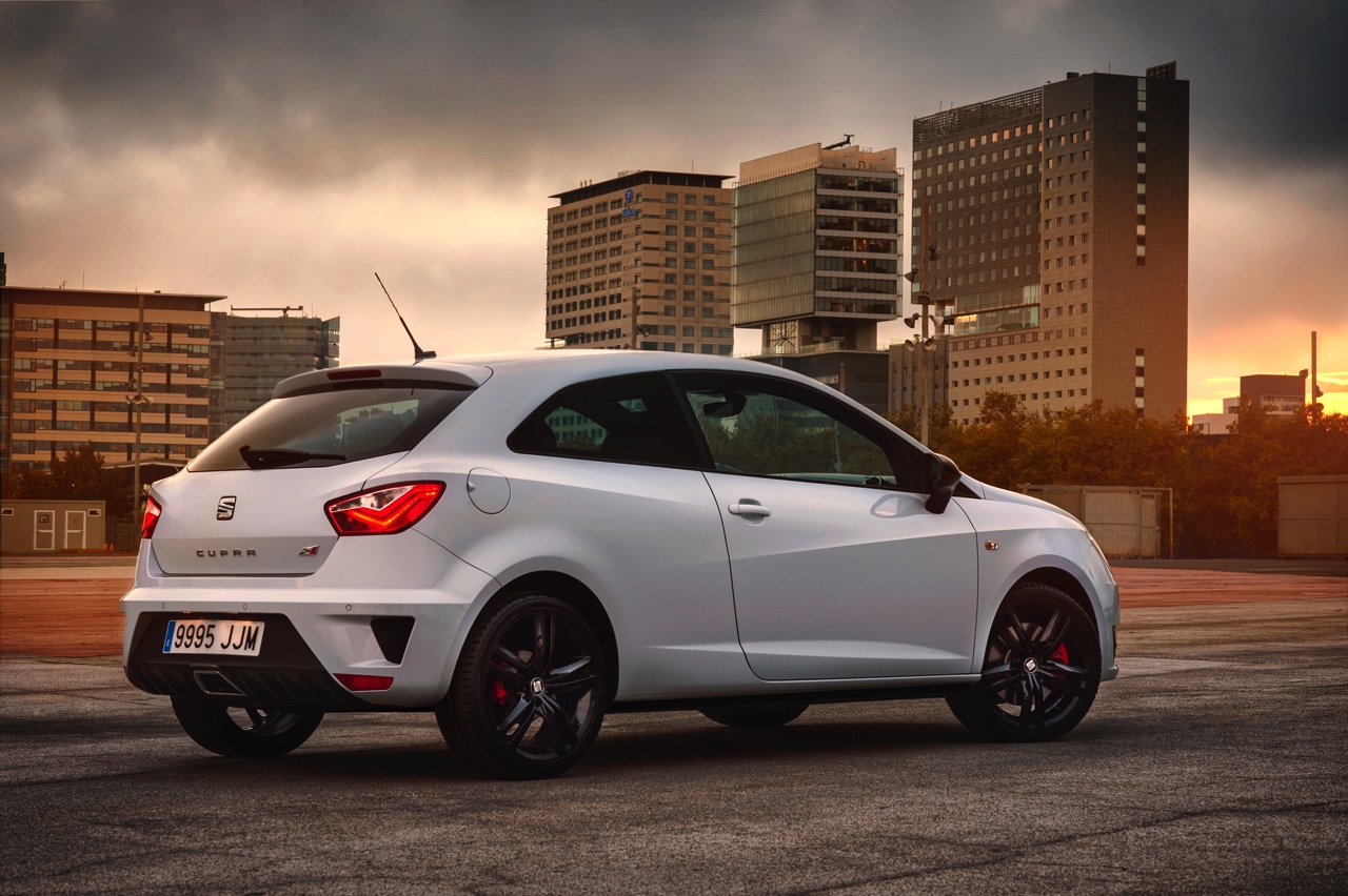 Seat maakt sportief rijplezier extra betaalbaar met de Seat Ibiza Cupra 1.8 TSI, die nu 22.450 euro kost inclusief zesbak en 192 pk.