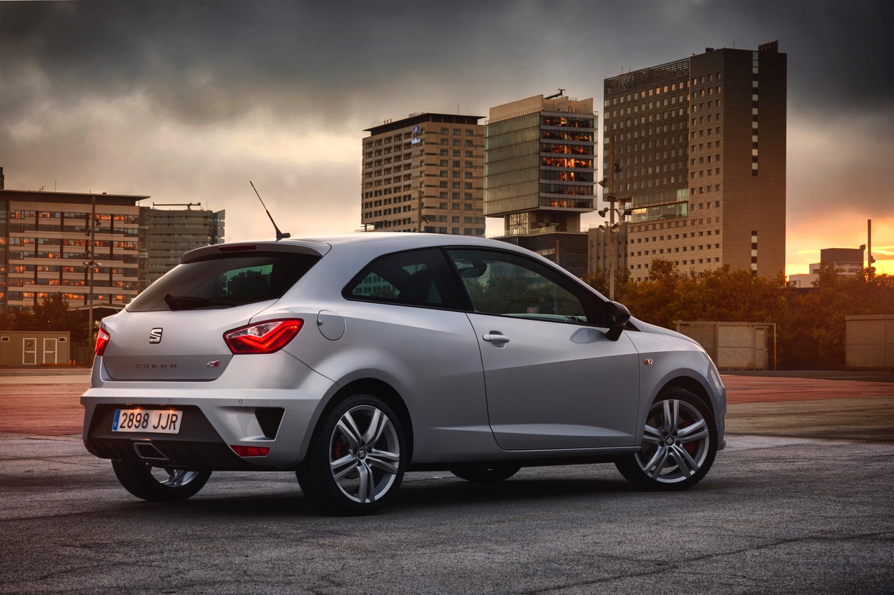Seat maakt sportief rijplezier extra betaalbaar met de Seat Ibiza Cupra 1.8 TSI, die nu 22.450 euro kost inclusief zesbak en 192 pk.