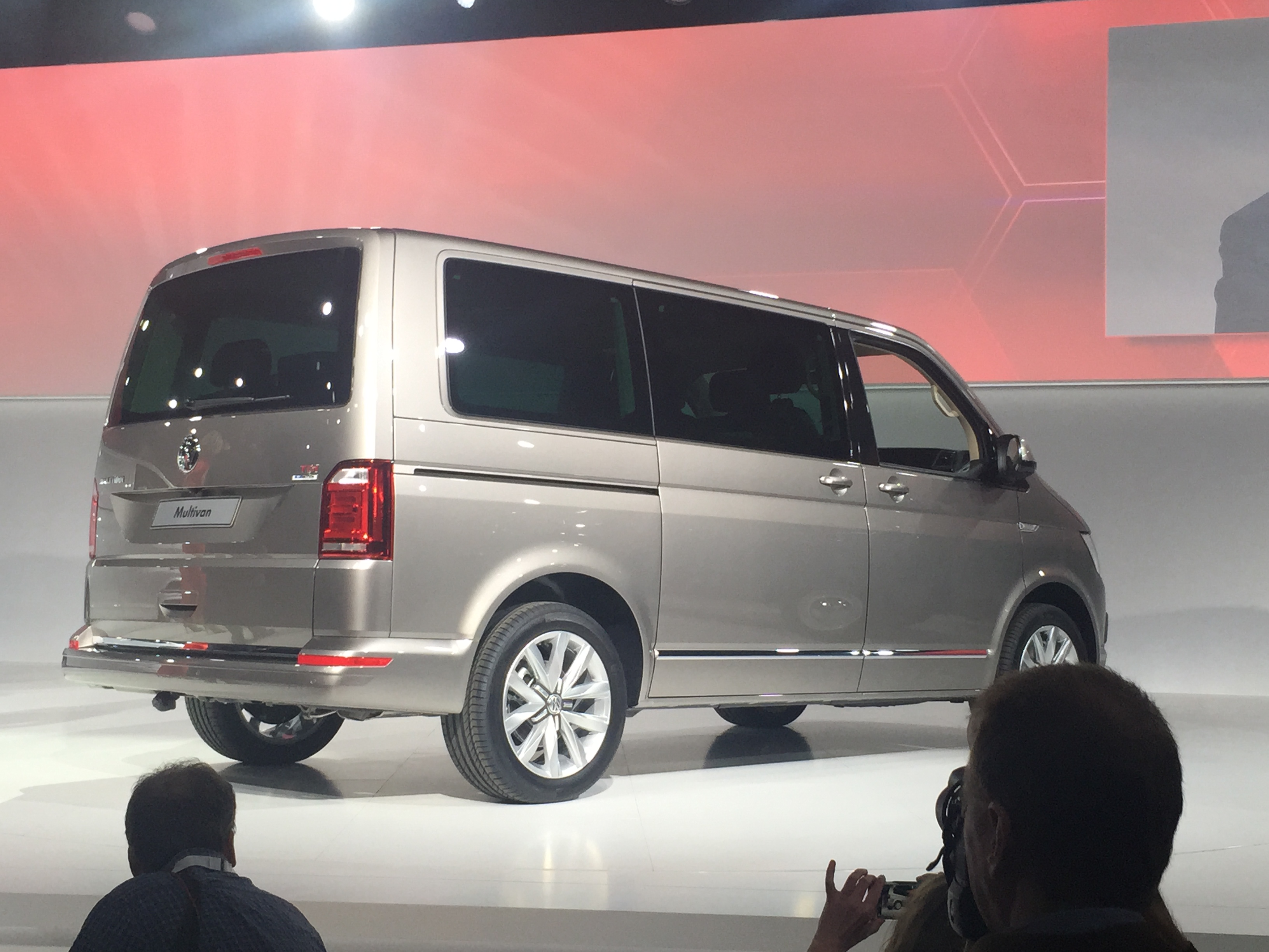 Introductie nieuwe Volkswagen Transporter en Multivan, de T6 generatie ziet het licht in Amsterdam met allerlei innovaties op gebied van comfort en veiligheid.