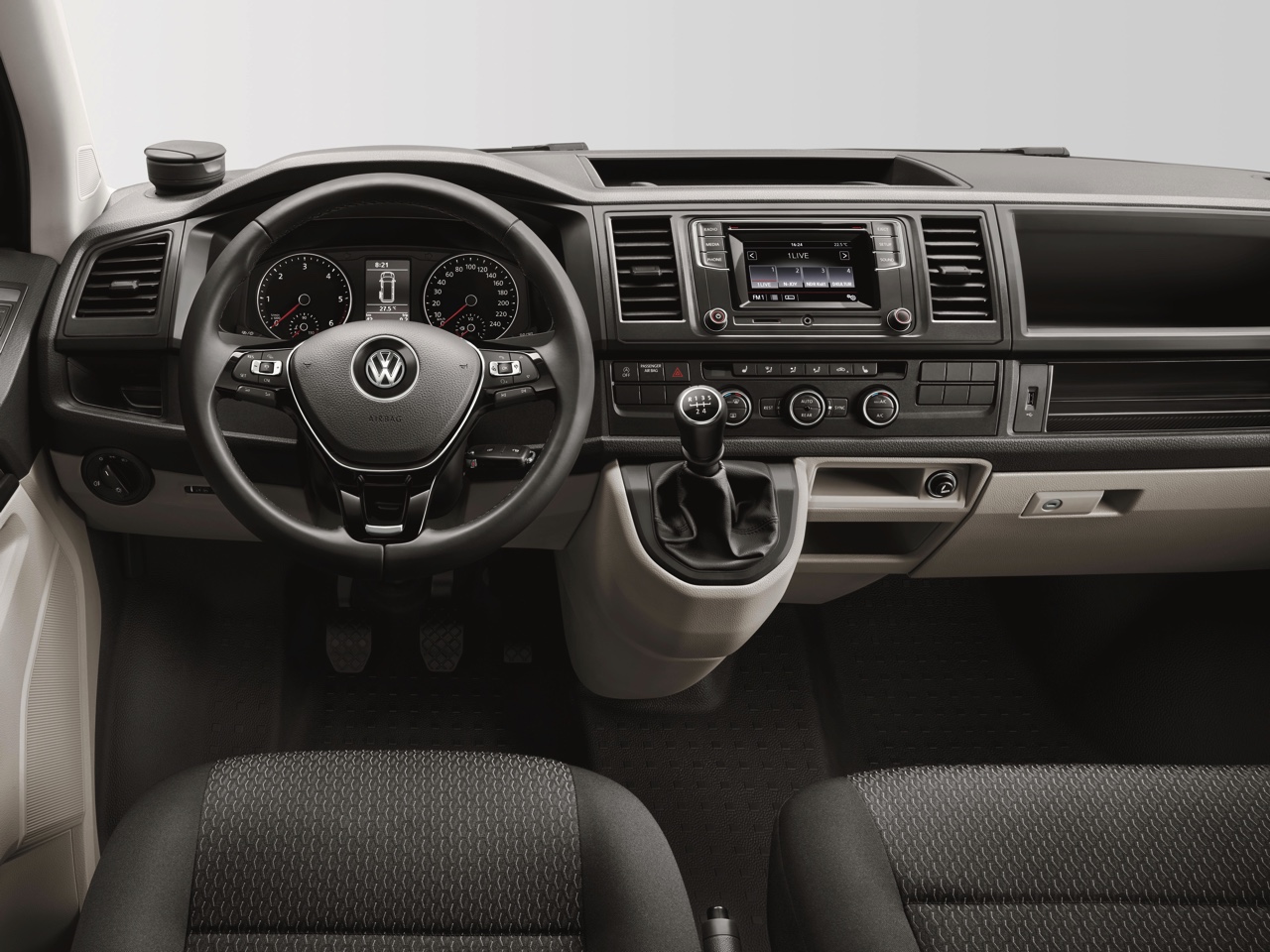 Introductie nieuwe Volkswagen Transporter en Multivan, de T6 generatie ziet het licht in Amsterdam met allerlei innovaties op gebied van comfort en veiligheid.