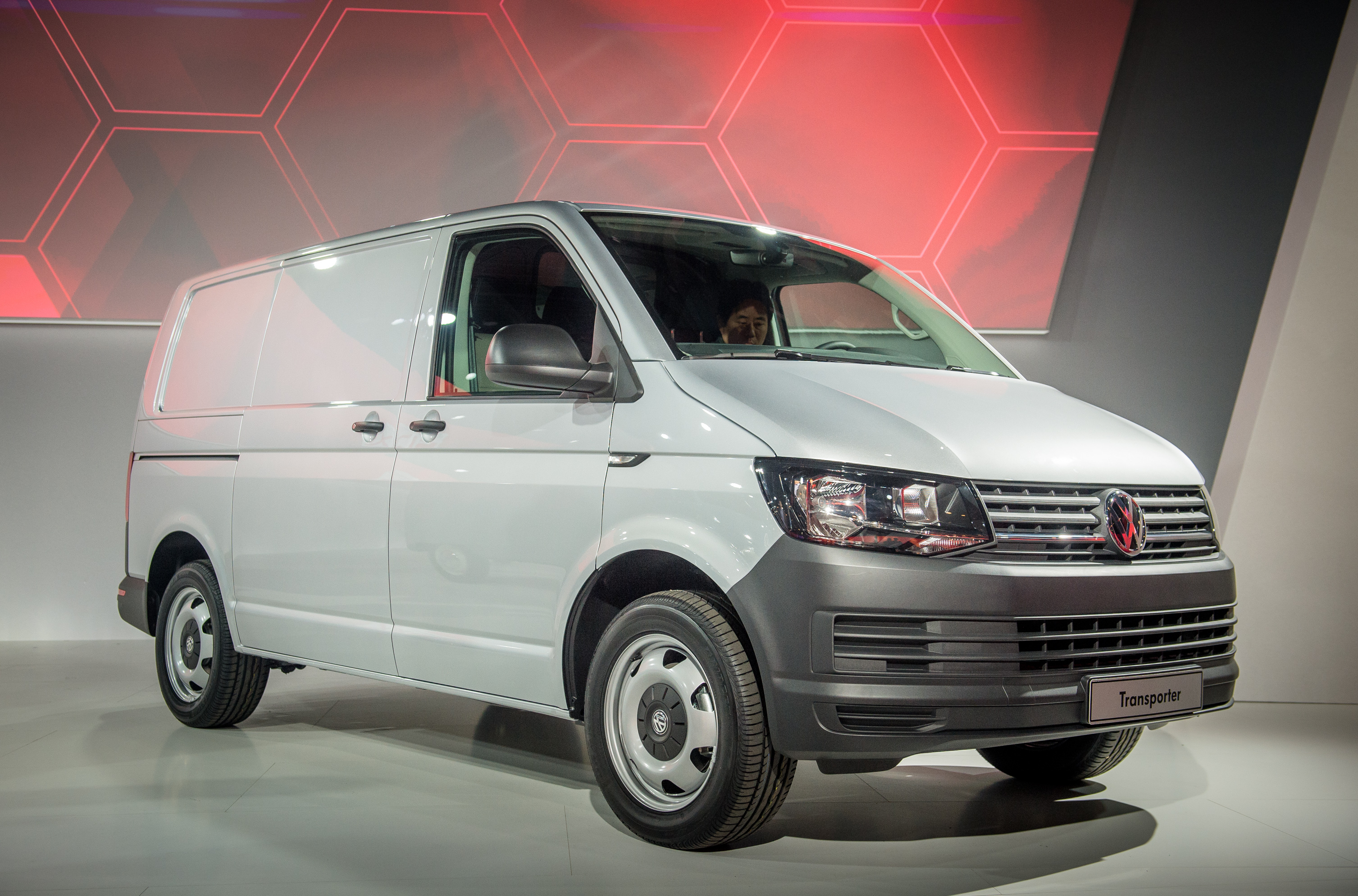 Introductie nieuwe Volkswagen Transporter en Multivan, de T6 generatie ziet het licht in Amsterdam met allerlei innovaties op gebied van comfort en veiligheid.
