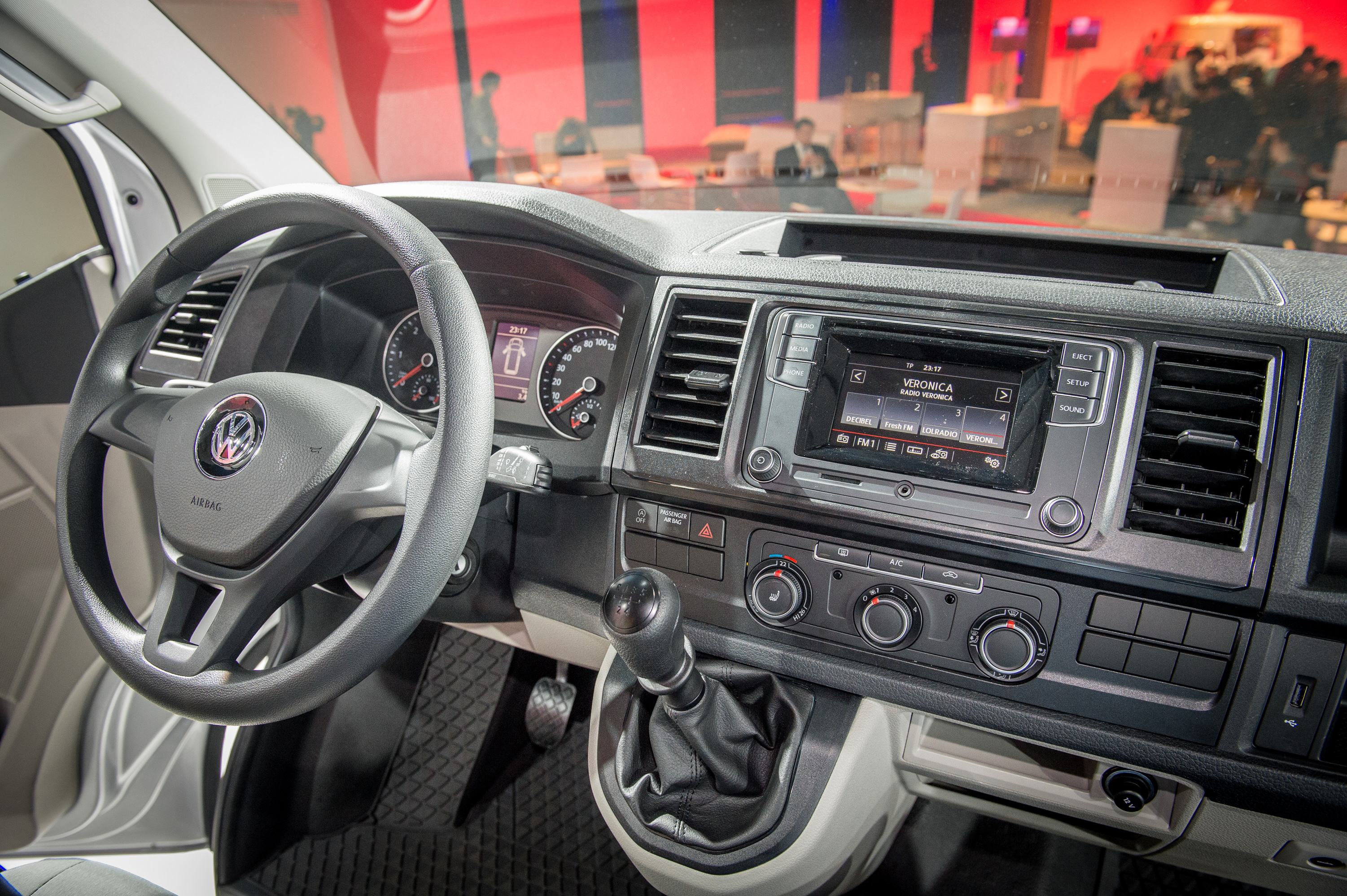 Introductie nieuwe Volkswagen Transporter en Multivan, de T6 generatie ziet het licht in Amsterdam met allerlei innovaties op gebied van comfort en veiligheid.