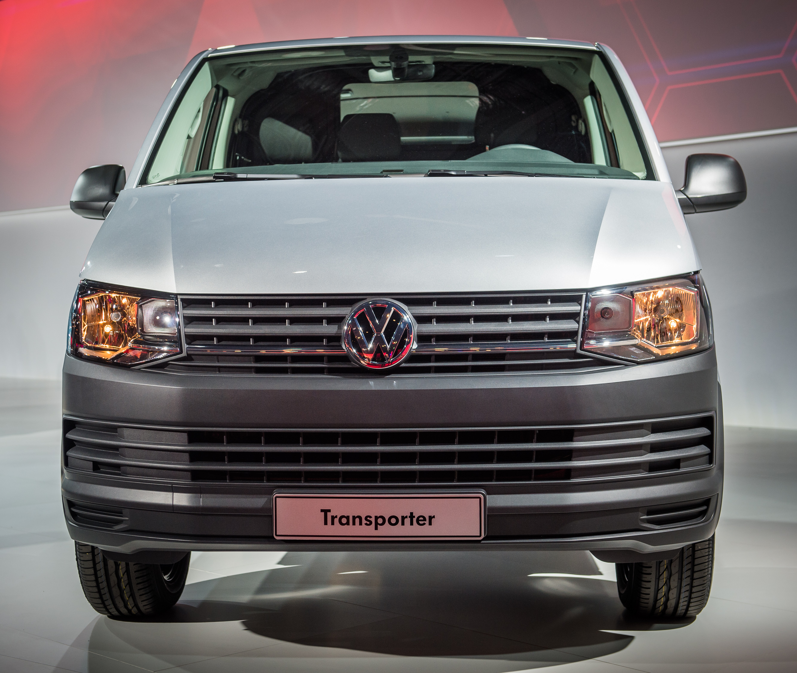 Introductie nieuwe Volkswagen Transporter en Multivan, de T6 generatie ziet het licht in Amsterdam met allerlei innovaties op gebied van comfort en veiligheid.