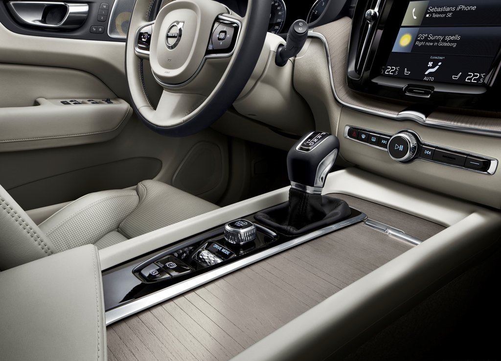 Volvo heeft op de Autosalon van Genve het doek getrokken van de Volvo XC90. Daarmee kunnen we de opvolger van het populaire huidige model nu in volle glorie bewonderen.