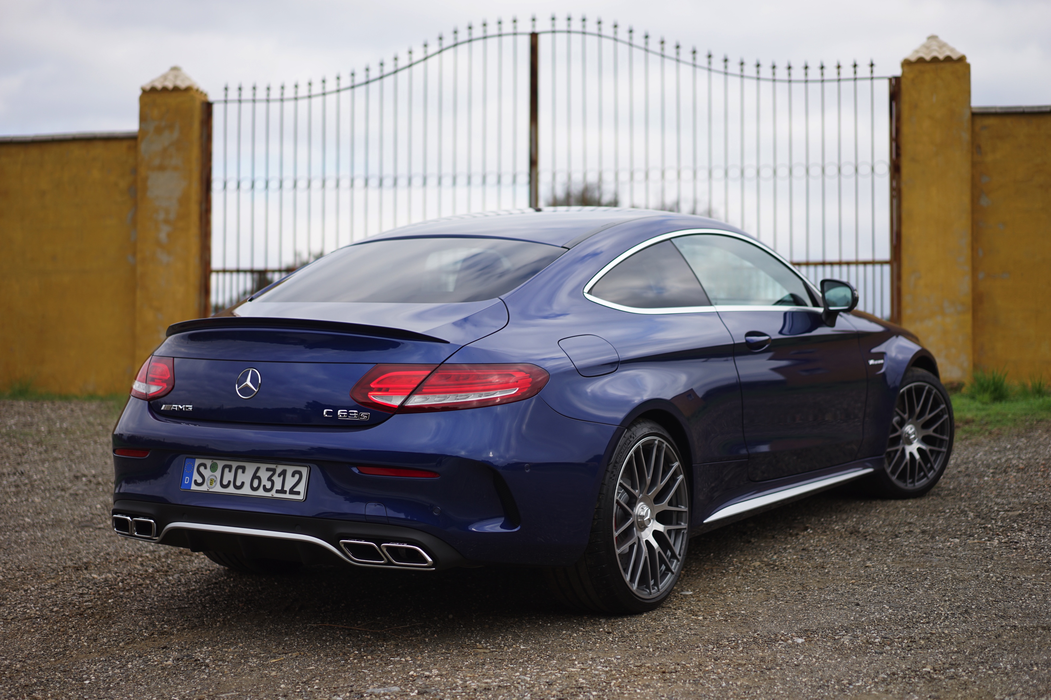 Nul naar honderd in 3,9 seconden, 510 pk, een top van 290 km/h en een soundtrack waar je nekharen van overeind gaan staan. Maak kennis met de Mercedes-AMG C 63 S Coup