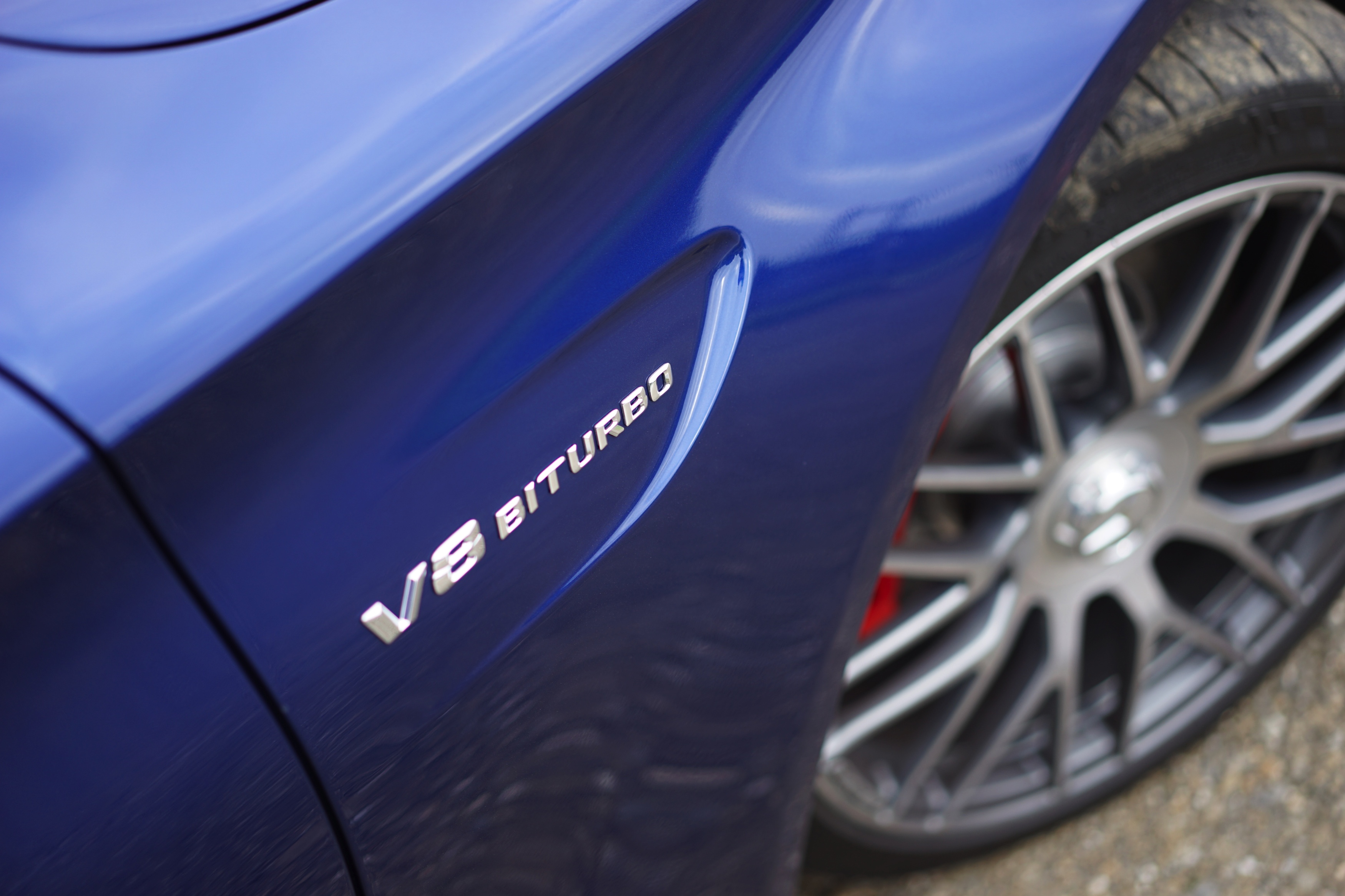 Nul naar honderd in 3,9 seconden, 510 pk, een top van 290 km/h en een soundtrack waar je nekharen van overeind gaan staan. Maak kennis met de Mercedes-AMG C 63 S Coup