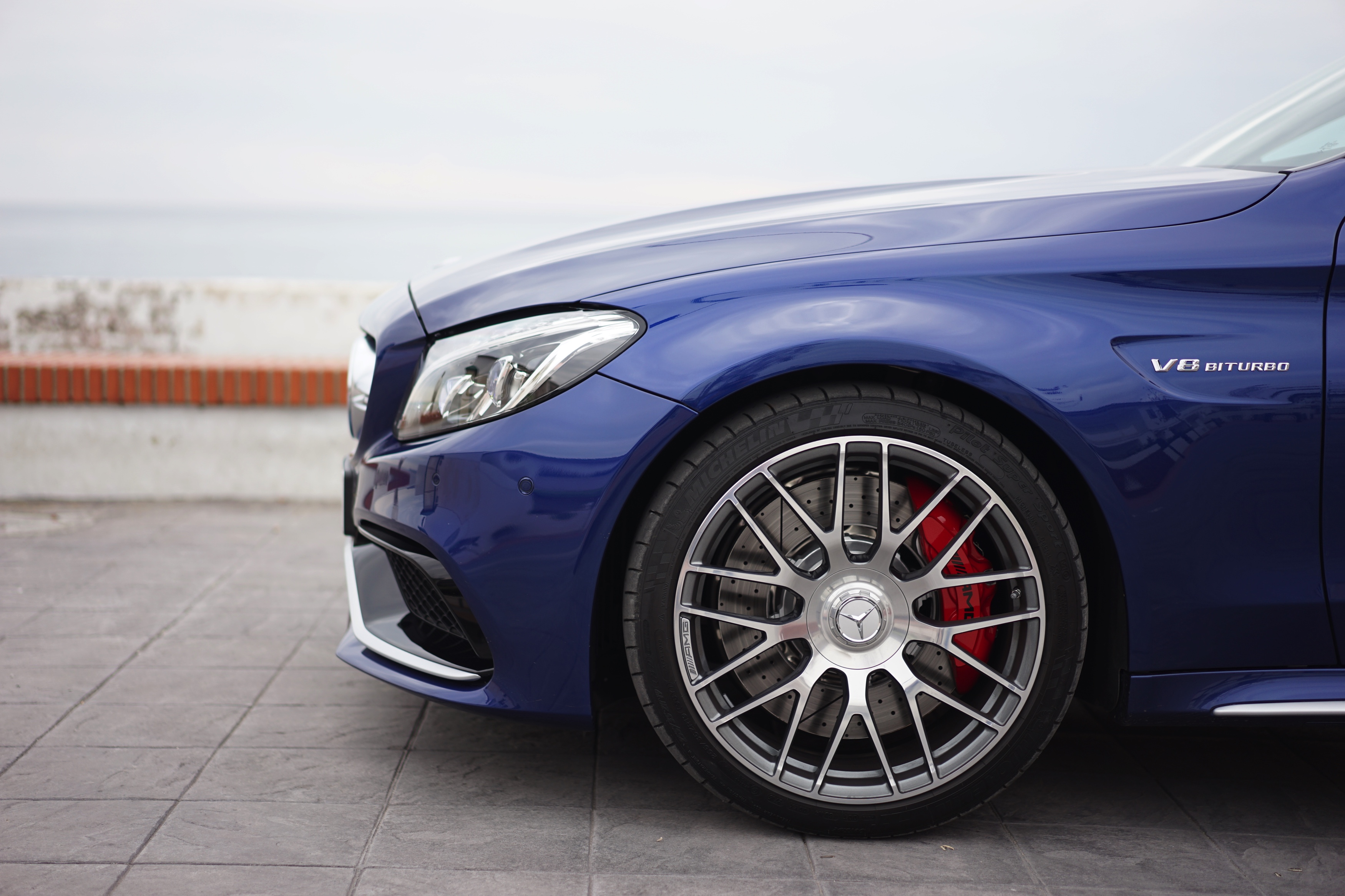 Nul naar honderd in 3,9 seconden, 510 pk, een top van 290 km/h en een soundtrack waar je nekharen van overeind gaan staan. Maak kennis met de Mercedes-AMG C 63 S Coup