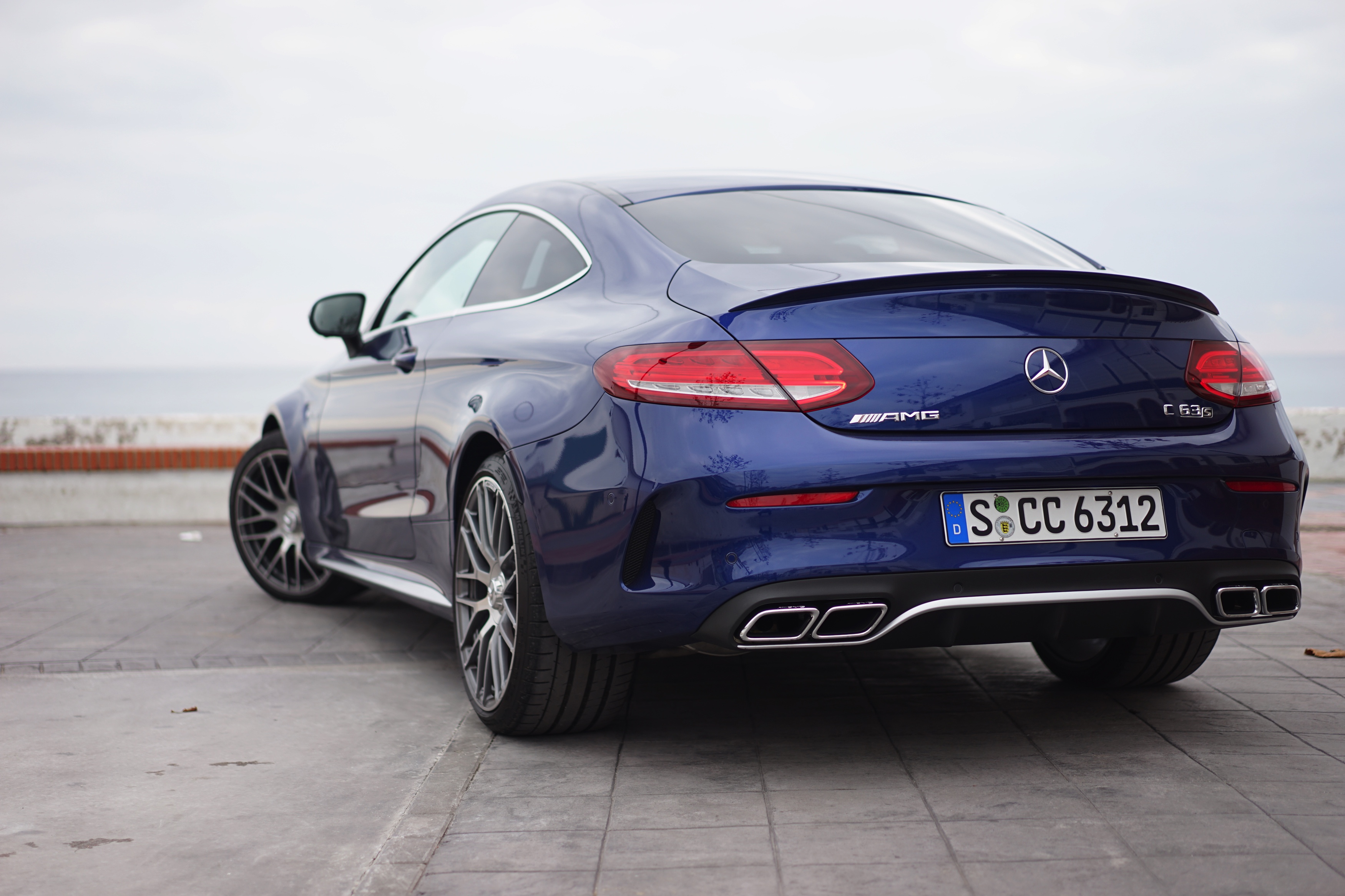 Nul naar honderd in 3,9 seconden, 510 pk, een top van 290 km/h en een soundtrack waar je nekharen van overeind gaan staan. Maak kennis met de Mercedes-AMG C 63 S Coup