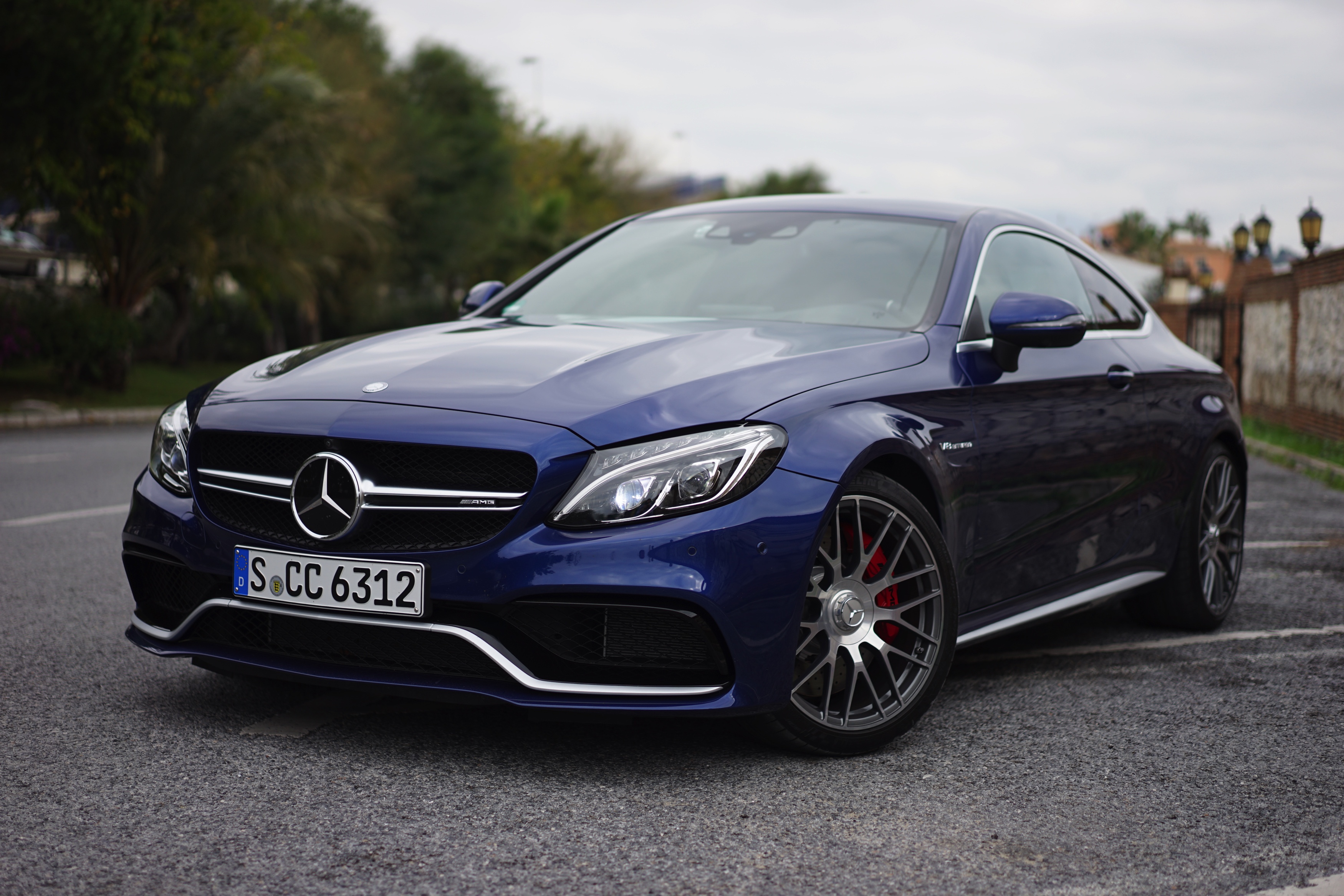 Nul naar honderd in 3,9 seconden, 510 pk, een top van 290 km/h en een soundtrack waar je nekharen van overeind gaan staan. Maak kennis met de Mercedes-AMG C 63 S Coup