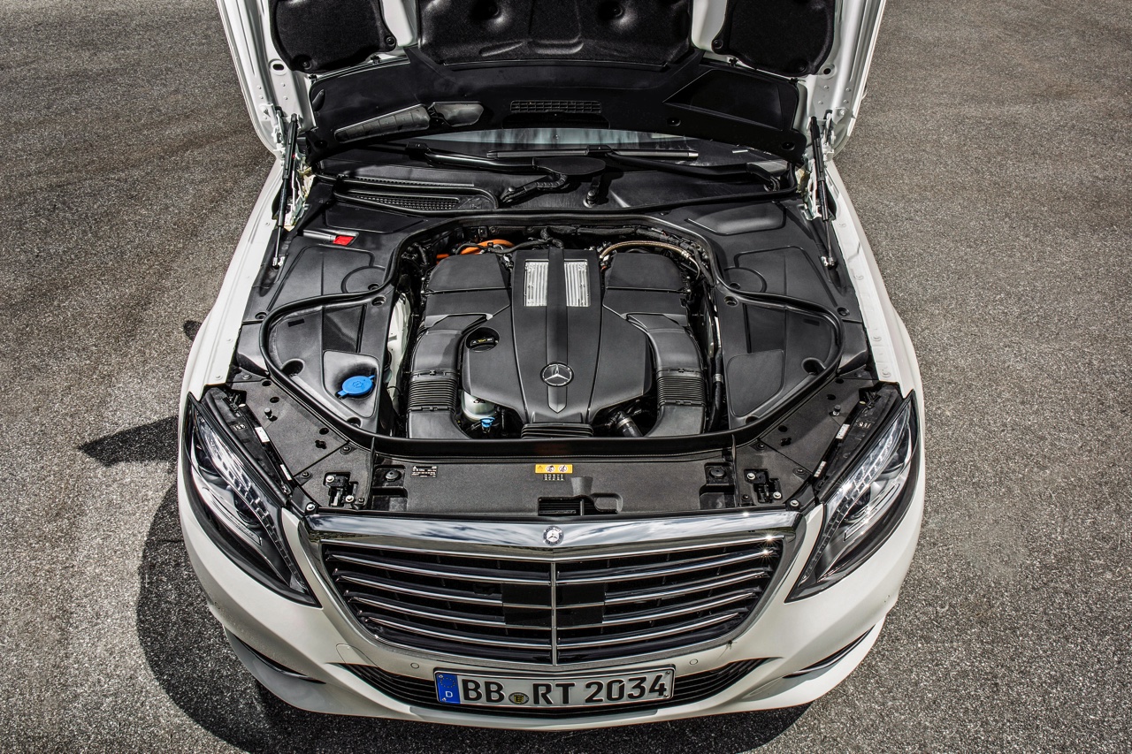 Powerdiesel van Mercedes-Benz onderweg als OM656 dieselmotor. Deze nieuwe 3.0 liter zescilinder dieselmotor levert maximaal 340 pk en 700 Nm.