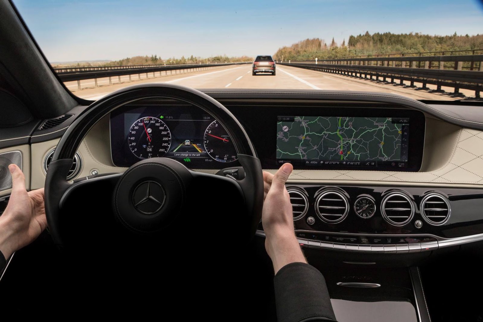 De auto moet nog worden onthuld, maar Mercedes-Benz geeft alvast toelichting op de autonome rijtechnologie die de gefacelifte S-Klasse straks aan boord heeft.