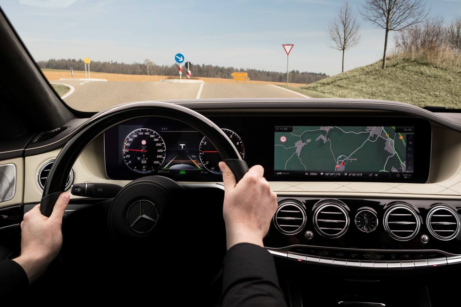 De auto moet nog worden onthuld, maar Mercedes-Benz geeft alvast toelichting op de autonome rijtechnologie die de gefacelifte S-Klasse straks aan boord heeft.