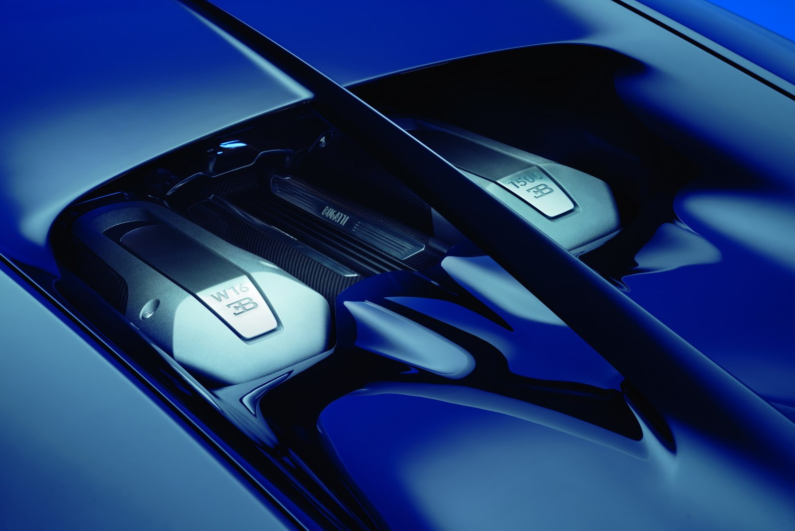 Bugatti Chiron knalt met 1500 pk, 1600 Nm en een topsnelheid van 420 km/u naar de Autosalon van Genve. Een nieuwe supercar is geboren...