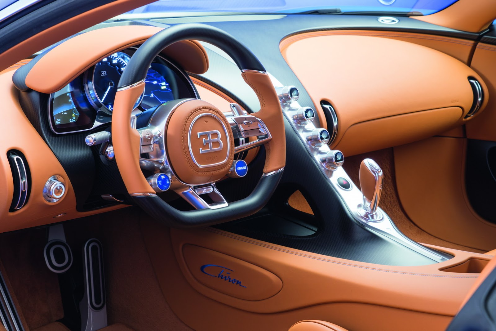 Bugatti Chiron knalt met 1500 pk, 1600 Nm en een topsnelheid van 420 km/u naar de Autosalon van Genve. Een nieuwe supercar is geboren...