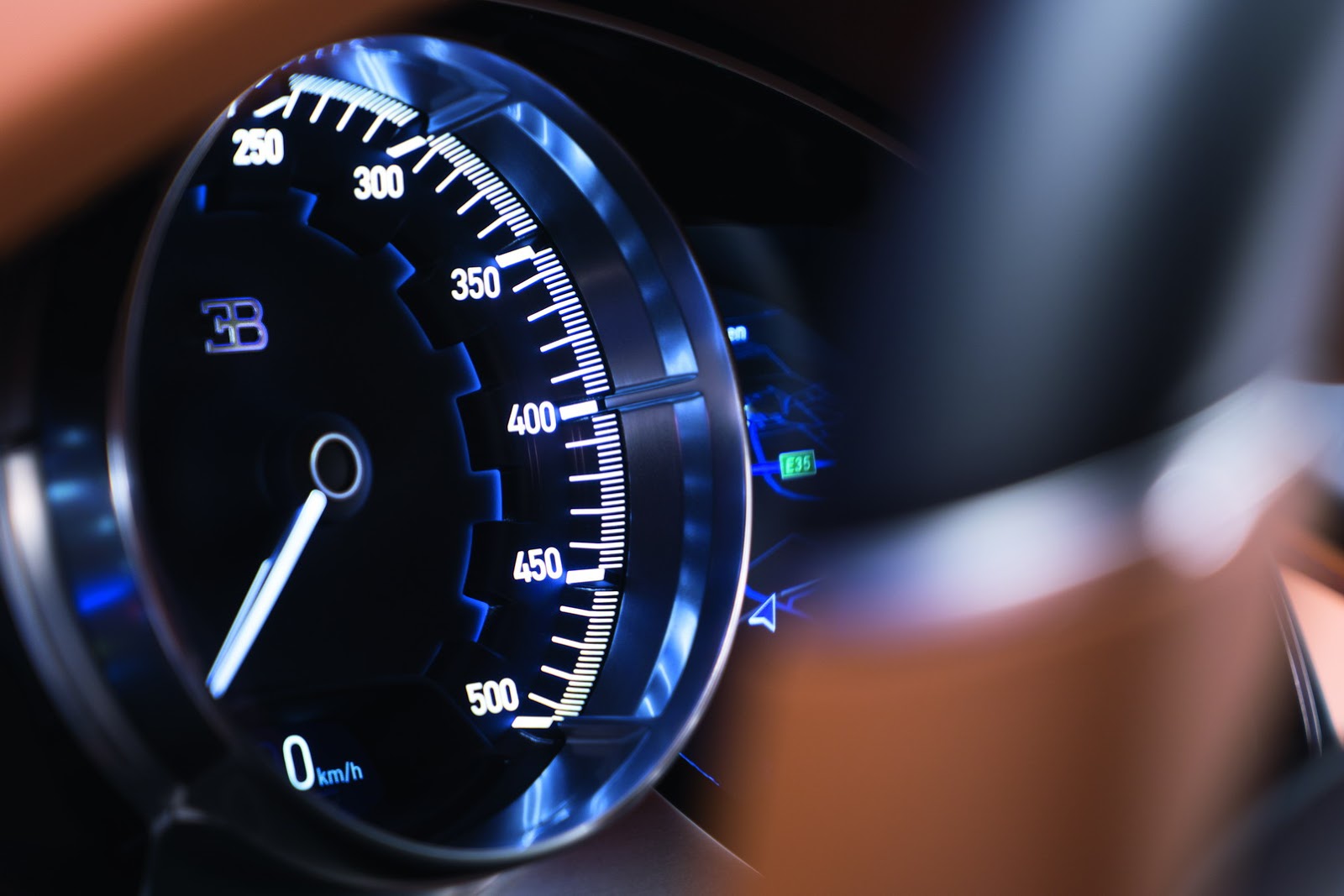 Bugatti Chiron knalt met 1500 pk, 1600 Nm en een topsnelheid van 420 km/u naar de Autosalon van Genve. Een nieuwe supercar is geboren...
