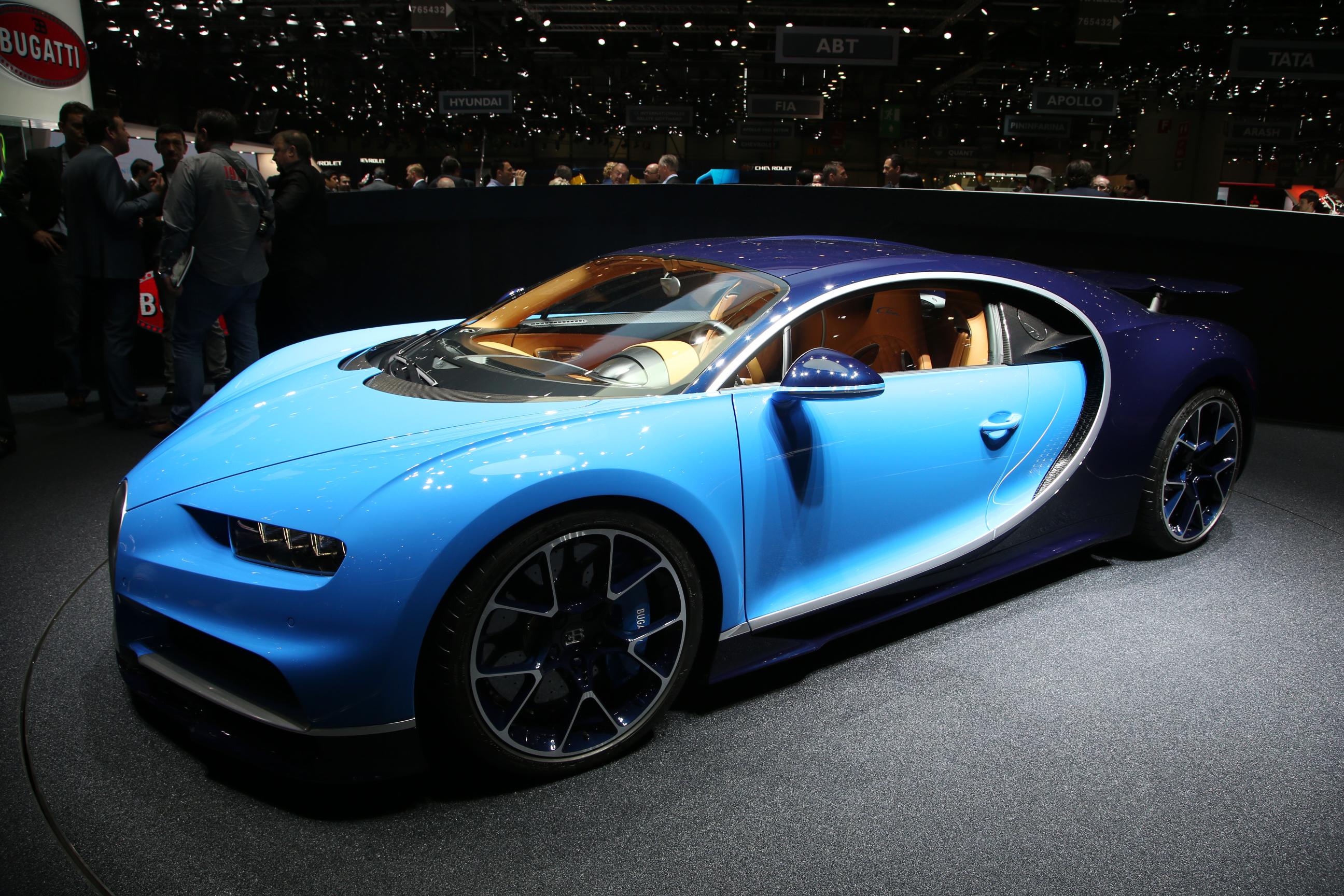 Bugatti Chiron knalt met 1500 pk, 1600 Nm en een topsnelheid van 420 km/u naar de Autosalon van Genve. Een nieuwe supercar is geboren...