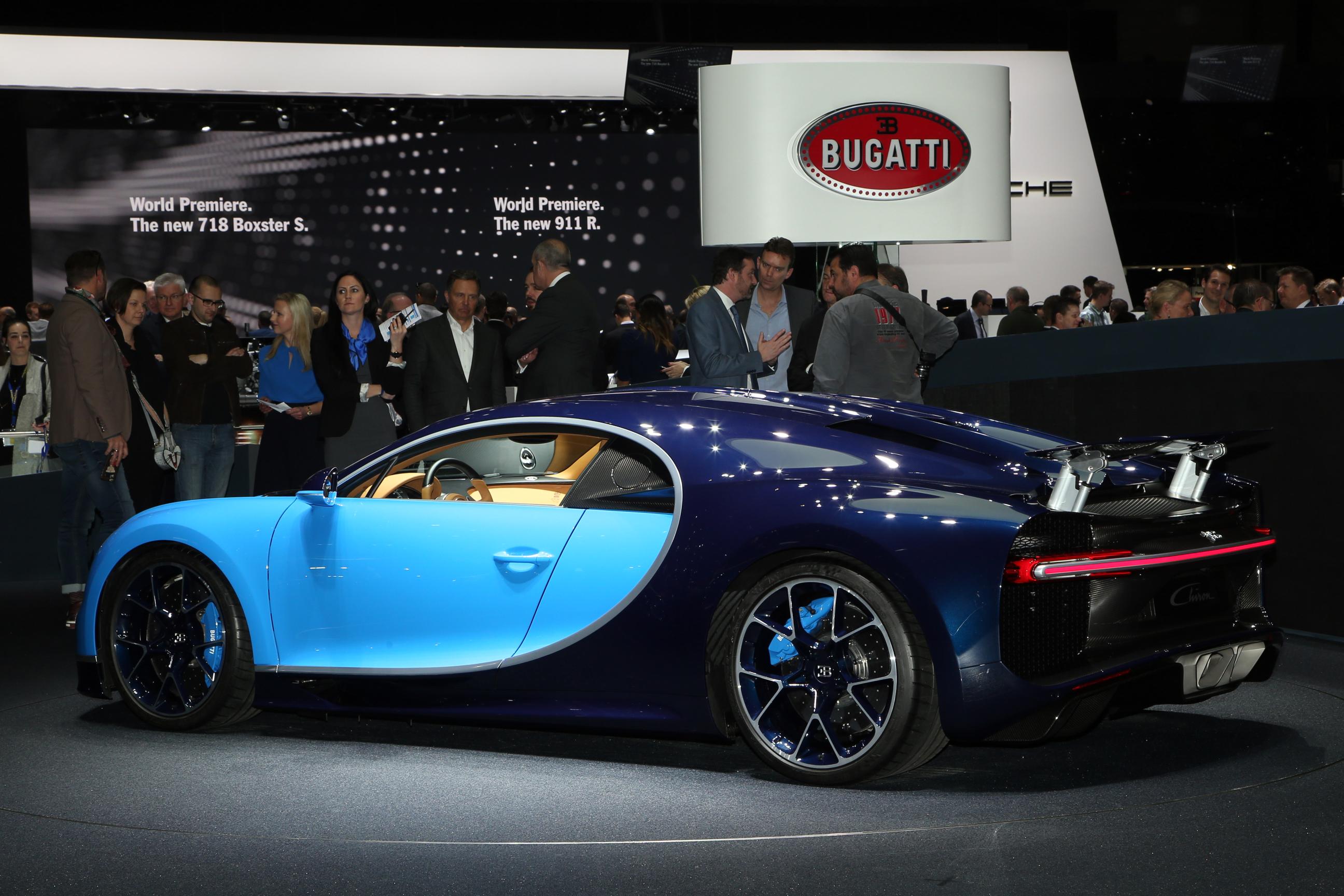 Bugatti Chiron knalt met 1500 pk, 1600 Nm en een topsnelheid van 420 km/u naar de Autosalon van Genve. Een nieuwe supercar is geboren...