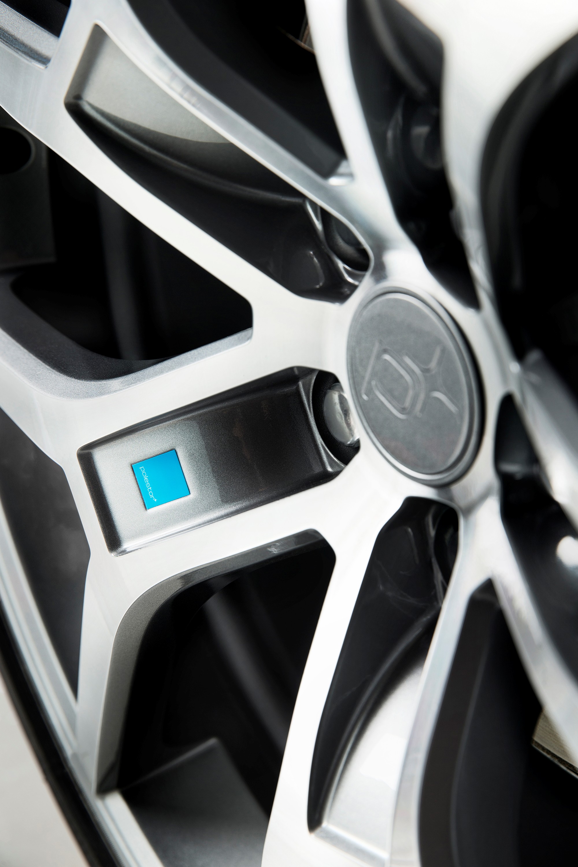 Volvo wordt eigenaar van de Zweedse tuner Polestar en kondigt nieuwe Volvo Polestar modellen en Polestar Tuning kits aan.